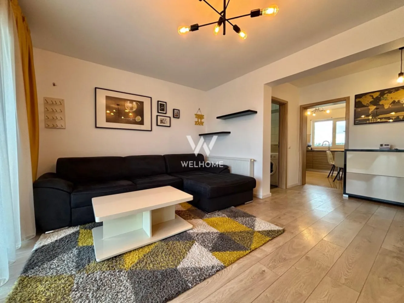 De inchiriat apartament 3 camere la vila - Sibiu - De închiriat apartament modern cu 3 camere, 2 băi și terasă – zona Lazaret, Sibiu Vă propunem spre închiriere un apartament spațios și luminos, situat la etajul 1 al unei vile din zona Lazaret, la 15 minute de centrul Sibiului. Locuința are o suprafață utilă de 76 mp și o terasă de 5 mp, fiind compartimentată ideal pentru confortul unei familii: Living generos, bucătărie separată, complet mobilată și utilată (cuptor, plită, frigider, mașină de spălat vase), două dormitoare cu dressing, două băi moderne si terasă pentru relaxare. Apartamentul se închiriază complet mobilat și utilat, dotat cu aer condiționat, TV, centrală proprie și electrocasnice moderne. Se află într-o zonă liniștită, dar foarte bine conectată cu centrul orașului, fiind potrivit pentru o familie tânără sau un cuplu care își dorește confort și intimitate. Disponibil imediat! Preț chirie: 550 euro / lună Condiții: garanție + comision agenție 50% din prima lună de chirie }}