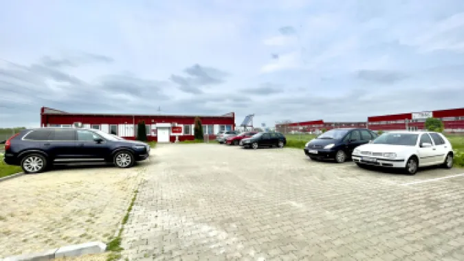 Clădire de birouri cu 12 parcări în incintă privată, UTA2, Arad