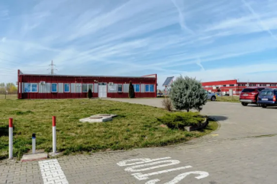 Clădire de birouri cu 12 parcări în incintă privată, UTA2, Arad