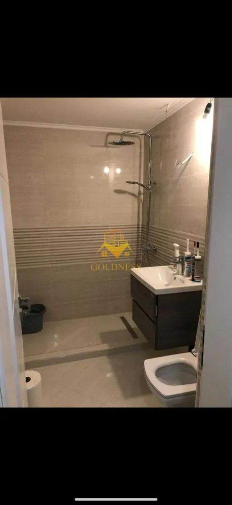2 camere decomandate, balcon, Piata Marasti, Dorobantilor, OMV - GOLDNESS Imobiliare vă propune spre închiriere un apartament cu 2 camere complet mobilat și utilat, la etajul 1 într-un imobil de 10 etaje, în Cartierul Marasti. Se poate parca prin zona. Se află în apropierea stațiilor de transport în comun, magazine, restaurante, spații verzi, farmacii, etc. Apartamentul este compartimentat astfel: - dormitor cu pat matrimonial, dressing, noptiere - living cu canapea extensibila, - bucatarie complet utilată și mobilată, loc de servit masa - baie cu cabina de dus, calorifer port prosop și dulap pentru depozitare. - balcon de 6 mp. Imobilul este dotat cu toate cele necesare- centrală proprie, frigider, aragaz, hotă, mașină de spălat haine, etc. Dacă sunteți interesați de acest apartament și doriți să îl vizionați, dar și pentru alte oferte nu ezitați să ne contactați telefonic sau prin e-mail. Vă stăm la dispoziție! Pentru intermediere se percepe un comision de 50% din prețul chiriei! }}