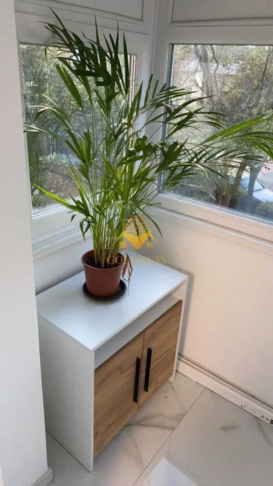 2 camere decomandate, balcon, Piata Marasti, Dorobantilor, OMV - GOLDNESS Imobiliare vă propune spre închiriere un apartament cu 2 camere complet mobilat și utilat, la etajul 1 într-un imobil de 10 etaje, în Cartierul Marasti. Se poate parca prin zona. Se află în apropierea stațiilor de transport în comun, magazine, restaurante, spații verzi, farmacii, etc. Apartamentul este compartimentat astfel: - dormitor cu pat matrimonial, dressing, noptiere - living cu canapea extensibila, - bucatarie complet utilată și mobilată, loc de servit masa - baie cu cabina de dus, calorifer port prosop și dulap pentru depozitare. - balcon de 6 mp. Imobilul este dotat cu toate cele necesare- centrală proprie, frigider, aragaz, hotă, mașină de spălat haine, etc. Dacă sunteți interesați de acest apartament și doriți să îl vizionați, dar și pentru alte oferte nu ezitați să ne contactați telefonic sau prin e-mail. Vă stăm la dispoziție! Pentru intermediere se percepe un comision de 50% din prețul chiriei! }}