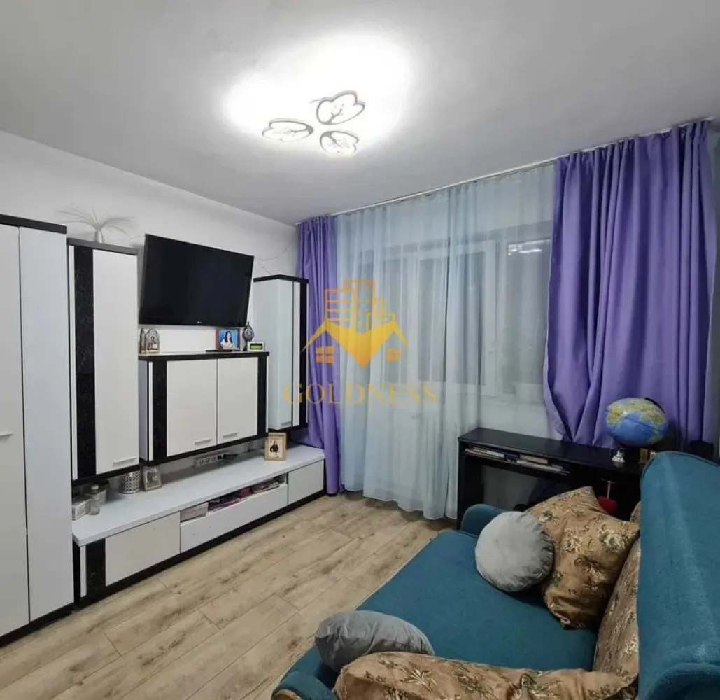 2 camere decomandate, Zona Manastur Calvaria, Piata Flora, Minerva - GOLDNESS Imobiliare vă propune spre închiriere un apartament cu 2 camere complet mobilat și utilat, la etajul 3 într-un imobil de 4 etaje, în cartierul Manastur . Posibilitate de a parca in zona! Apartamentul este compartimentat astfel: - dormitor cu canapea extensibila, dressing, birou -dormitor cu canapea extensibila , dulap, birou - bucatarie complet utilată, loc de servit masa - baie cu cada, calorifer port prosop inox și dulap pentru depozitare. Imobilul este dotat cu toate cele necesare- centrală proprie, mașină de spălat haine, frigider, plită electrică, hotă, etc. Se află în apropierea stațiilor de transport în comun, magazine, restaurante, spații verzi, farmacii, etc. Dacă sunteți interesați de acest apartament și doriți să îl vizionați, dar și pentru alte oferte sau detalii nu ezitați să ne contactați telefonic sau prin e-mail. Vă stăm la dispoziție! }}