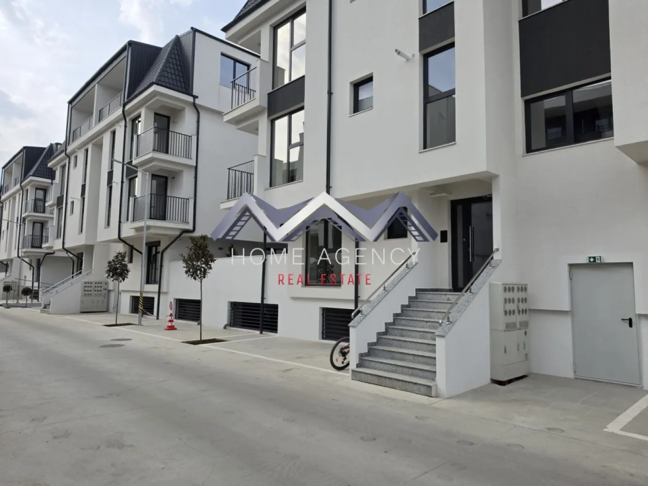 Apartament 2 camere + terasă 20 mp | Otopeni central