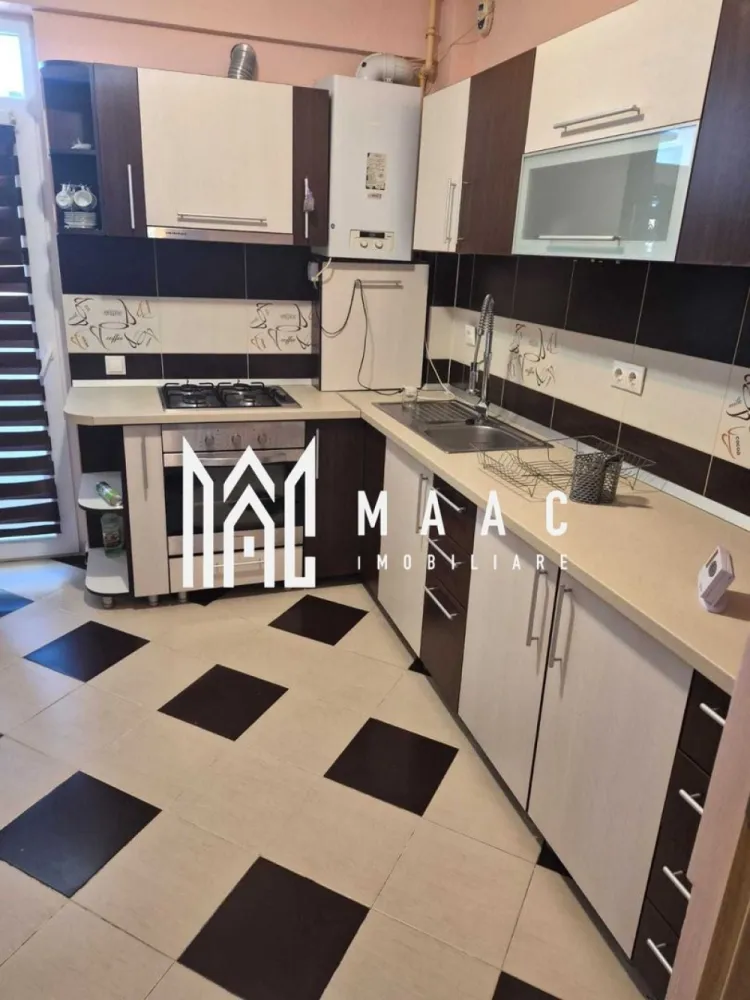 Apartament 3 camere | 74 MPU | Balcon | Turnisor - MAAC Imobiliare vă propune spre închiriere un apartament cu 3 camere, construit după anul 2000, situat la etajul 4, cu o suprafață utilă de 74 mp, ideal pentru cei care caută confort și accesibilitate. Apartamentul este decomandat și oferă o compartimentare practică, fiind compus din living, două dormitoare, bucătărie complet utilată și baie dotată cu duș. Finisajele sunt moderne, cu pardoseli din laminat și gresie, iar locuința beneficiază de lumină naturală și o priveliște frumoasă asupra orașului. Zona reprezintă un avantaj important, cu acces rapid către centre comerciale, mijloace de transport în comun, parcuri, zone de agrement, restaurante și cafenele. În apropiere se află și Universitatea Lucian Blaga din Sibiu, precum și alte instituții de învățământ. Nu se acceptă animale de companie. Se percepe garanție în cuantumul unei chirii. Pentru mai multe detalii sau pentru a programa o vizionare, vă rugăm să ne contactați. Specificați ID-ul CP2975538. }}