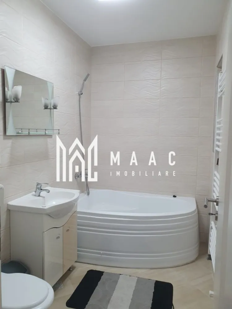 Apartament 2 camere | Etaj 1 | Balcon | Turnișor - MAAC Imobiliare vă propune spre închiriere un apartament cu 2 camere, situat în cartierul Turnișor, pe strada Eduard Albert Bieltz, într-o zonă liniștită și bine conectată, cu acces facil către punctele de interes ale orașului. Apartamentul este poziționat la etajul 1 al unui imobil cu regim de înălțime P+2 și beneficiază de o compartimentare eficientă, oferind un echilibru optim între funcționalitate și confort. Spațiile sunt bine organizate, iar lumina naturală contribuie la un ambient plăcut și primitor. Compartimentarea este următoarea: -2 camere -bucătărie separată -baie cu geam pentru aerisire naturală -balcon generos -cămară pentru depozitare Locuința este potrivită pentru un cuplu sau o persoană care își dorește confort, liniște și accesibilitate, fiind amplasată într-o zonă cu acces rapid către magazine, stații de transport în comun și alte facilități urbane. Condiții de închiriere: -preț chirie: 410 euro/lună, negociabil -garanție în cuantumul unei chirii -nu se acceptă animale de companie Pentru mai multe detalii sau pentru programarea unei vizionări, vă rugăm să menționați telefonic numărul CP2975556. }}