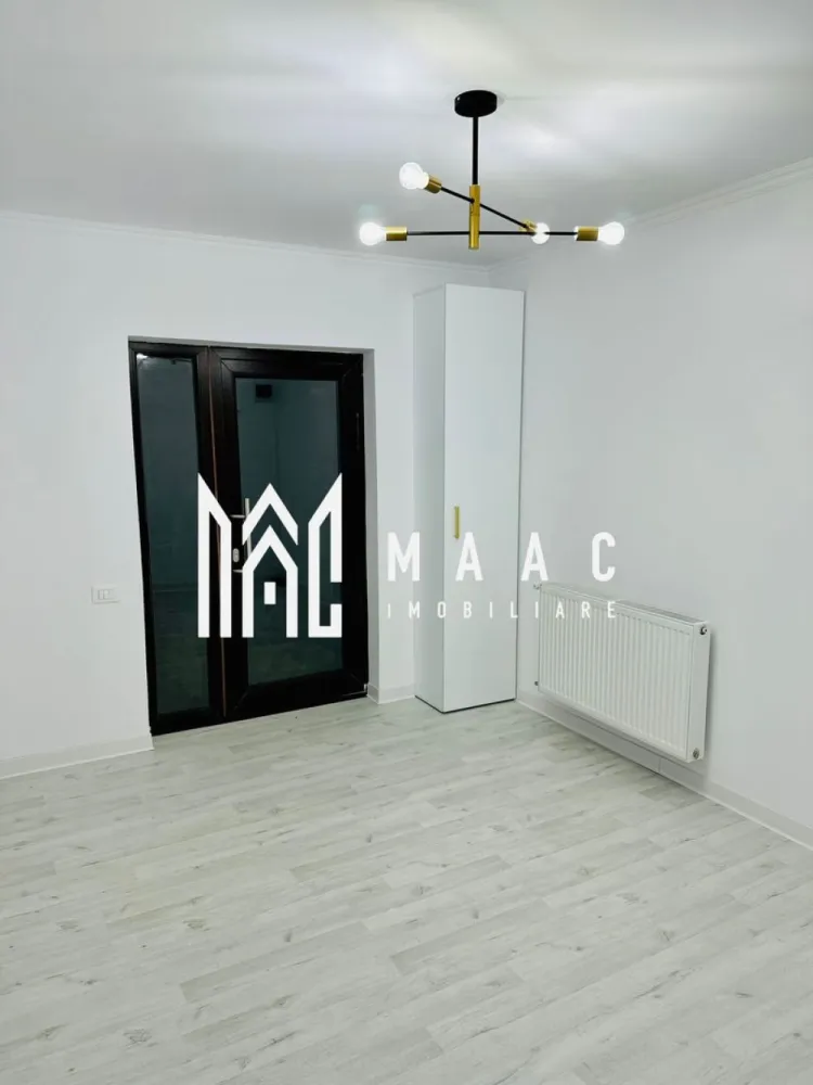 SPATIU COMERCIAL RENOVAT|CENTRALA TERMICA PROPRIE| OSTROVENI - MAAC Imobiliare vă propune spre închiriere un spațiu comercial cochet, situat într-una dintre cele mai căutate zone din Ostroveni – strada Lucian Blaga, la doar câțiva pași de Bulevardul Dem Rădulescu. Cu o suprafață de 30 mp, spațiul este compartimentat inteligent în 2 camere, baie și balcon, oferind un cadru ideal pentru desfășurarea activităților comerciale sau de servicii. În plus, beneficiază de o boxă practică pentru depozitare, amplasată sub balcon. Spațiul este complet renovat, ceea ce vă permite să începeți activitatea imediat, fără investiții suplimentare. ✔ Confort termic asigurat de centrală proprie pe gaz ✔ Zonă cu trafic pietonal și acces facil ✔ Numeroase locuri de parcare gratuite în proximitate Poziționarea excelentă, în apropierea zonelor rezidențiale, școlilor și grădinițelor, asigură un flux constant de potențiali clienți – ideal pentru birou, salon, cabinet sau alte activități comerciale. Preț: 440 €/lună Contacteaza-ne pentru detalii și vizionări – acest spațiu poate fi exact ceea ce cauti! }}