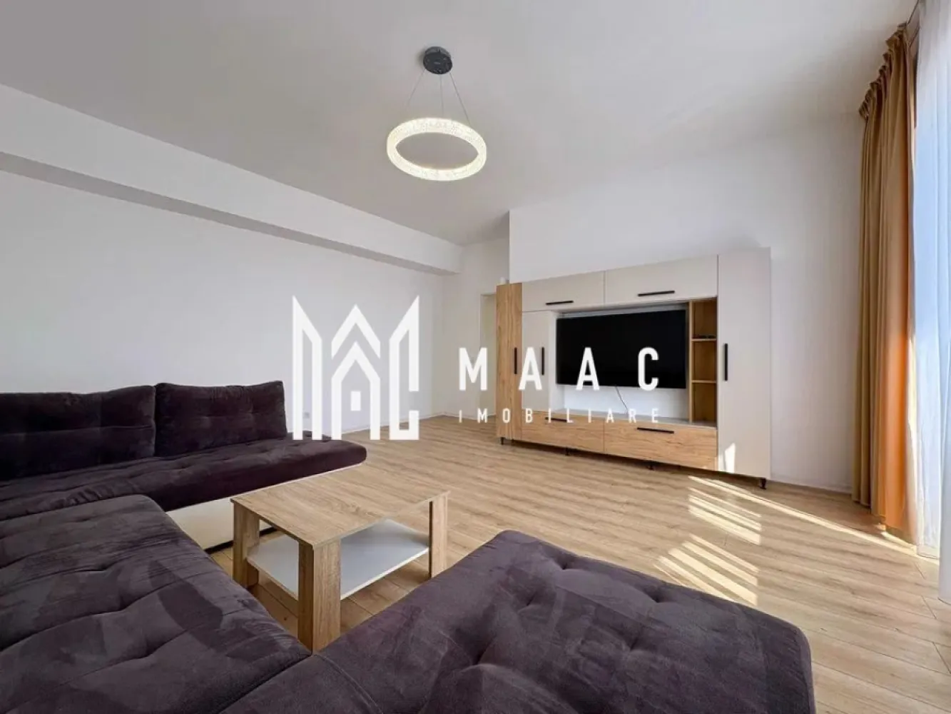 Apartament 2 camere | 61 mp | Balcon | Mihai Viteazul - MAAC Imobiliare oferă spre închiriere un apartament nou, aflat la prima închiriere, situat pe strada Mihai Viteazu ,în imediata apropiere de Lidl. Apartamentul nu a mai fost locuit și este disponibil imediat. Locuința este amplasată la etajul 3 al unui bloc nou, dotat cu 2 lifturi, și are o compartimentare practică și spațioasă: living generos, dormitor, bucătărie separată complet mobilată și utilată , baie spațioasă cu duș walk-in, hol și balcon de 8 mp, cu vedere deschisă spre munți. Apartamentul beneficiază de orientare Sud-Est, fiind luminos pe tot parcursul zilei. Se închiriază complet mobilat și utilat, cu dotări moderne: bucătărie complet echipată, combină frigorifică, mașină de spălat rufe, mobilier complet în living și dormitor. Zona oferă acces rapid către toate facilitățile necesare: magazine, farmacii, stații de transport în comun, fiind situat la aproximativ 5 minute de Piața Rahovei și Shopping City Șelimbăr, cu acces facil către centrul orașului. Garanție: echivalentul a 2 luni de chirie Pentru mai multe detalii și programarea unei vizionări, vă invităm să ne contactați, menționând ID-ul ofertei: CP2978353 }}