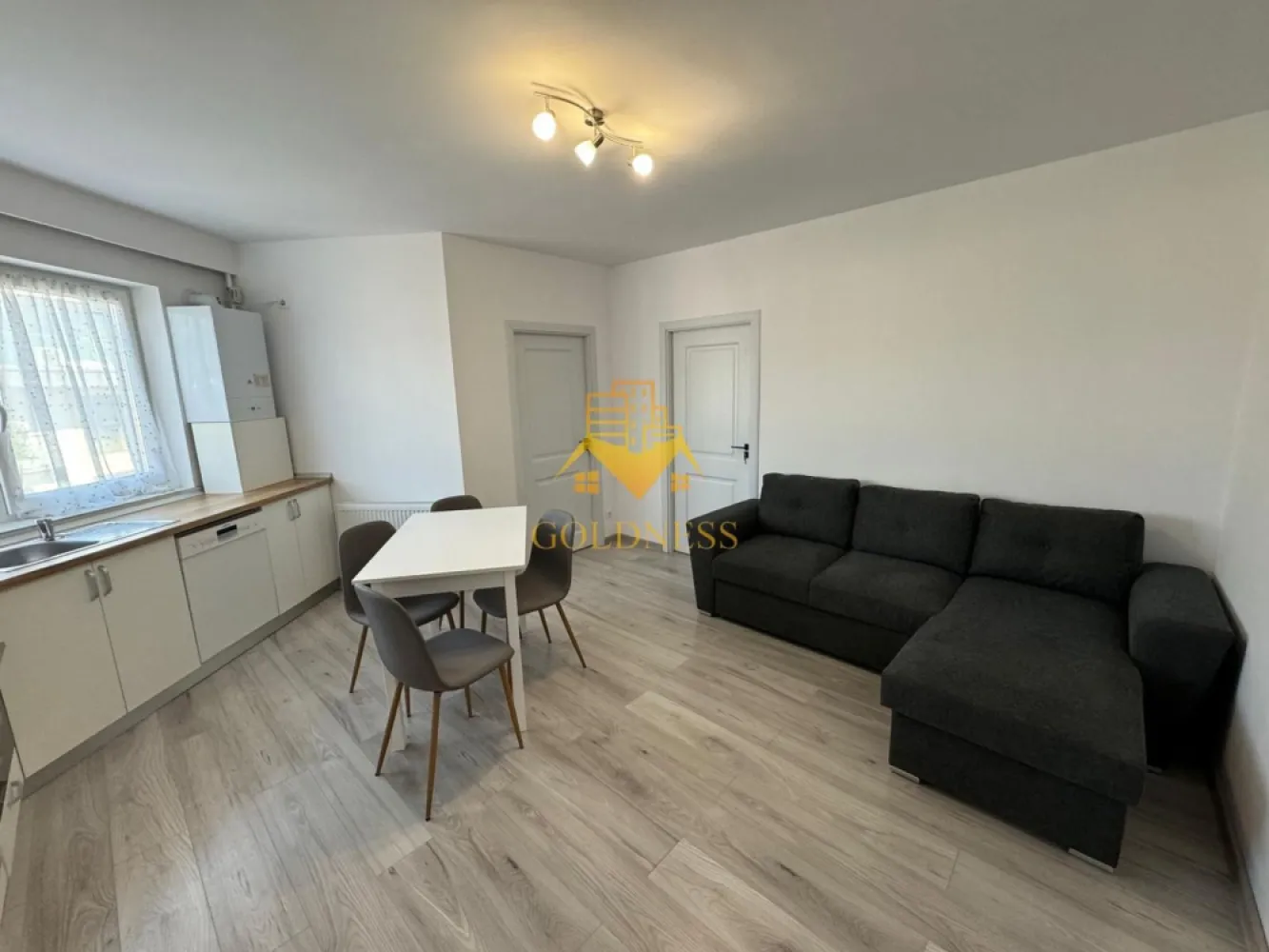 3 camere open space, terasa, Iris, Oasului, profi, Somesul mic - GOLDNESS Imobiliare vă propune spre închiriere un apartament cu 3 camere complet mobilat și utilat, la etajul 4 într-un imobil de 5 etaje, în Cartierul Iris. Se poate parca prin Zona Se află în apropierea stațiilor de transport în comun, magazine, restaurante, spații verzi, farmacii, etc. Apartamentul este compartimentat astfel: - dormitor cu pat matrimonial, dressing, noptiere - dormitor cu pat matrimonial, dressing, noptiere - living cu bucatarie open space complet utilată și mobilată, canapea extensibilă, loc de servit masa - baie cu cabina de dus, calorifer port prosop și dulap pentru depozitare. - terasa de 10 mp. Imobilul este dotat cu toate cele necesare- centrală proprie, frigider, aragaz, hotă, mașină de spălat haine, etc. Dacă sunteți interesați de acest apartament și doriți să îl vizionați, dar și pentru alte oferte nu ezitați să ne contactați telefonic sau prin e-mail. Vă stăm la dispoziție! Pentru intermediere se percepe un comision de 50% din prețul chiriei! }}