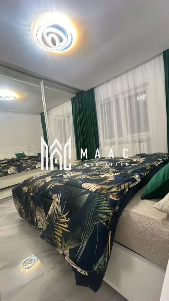 Apartament 3 camere | Parter | Mobilat si Utilat | Zona Nord - Apartament 3 camere de vânzare – Zona Nord, Calea lui Traian Agenția MAAC Imobiliare vă propune spre vânzare un apartament cu 3 camere, situat la parterul unui bloc liniștit, cu o singură scară, în zona Nord – Calea lui Traian. Locuința este complet renovată, fiind ideală pentru mutare imediată, fără investiții suplimentare. Apartamentul dispune de un living spațios cu balcon, open space cu bucătăria, două dormitoare și două băi, oferind o compartimentare modernă și funcțională. Beneficiază de centrală termică proprie, instalații electrice și sanitare schimbate integral și se vinde complet mobilat și utilat. În plus, include și o boxă pentru depozitare. Blocul este curat și liniștit, cu vecini civilizați. Localizarea este excelentă, în imediata apropiere de Spitalul Județean, Biserica din Nord, Piața Nord, școli, licee, magazine și mijloace de transport. Apartamentul este potrivit atât pentru locuință proprie, cât și pentru investiție, inclusiv pentru cabinet sau birou, datorită poziționării la parter și accesibilității. - CP2978521 }}