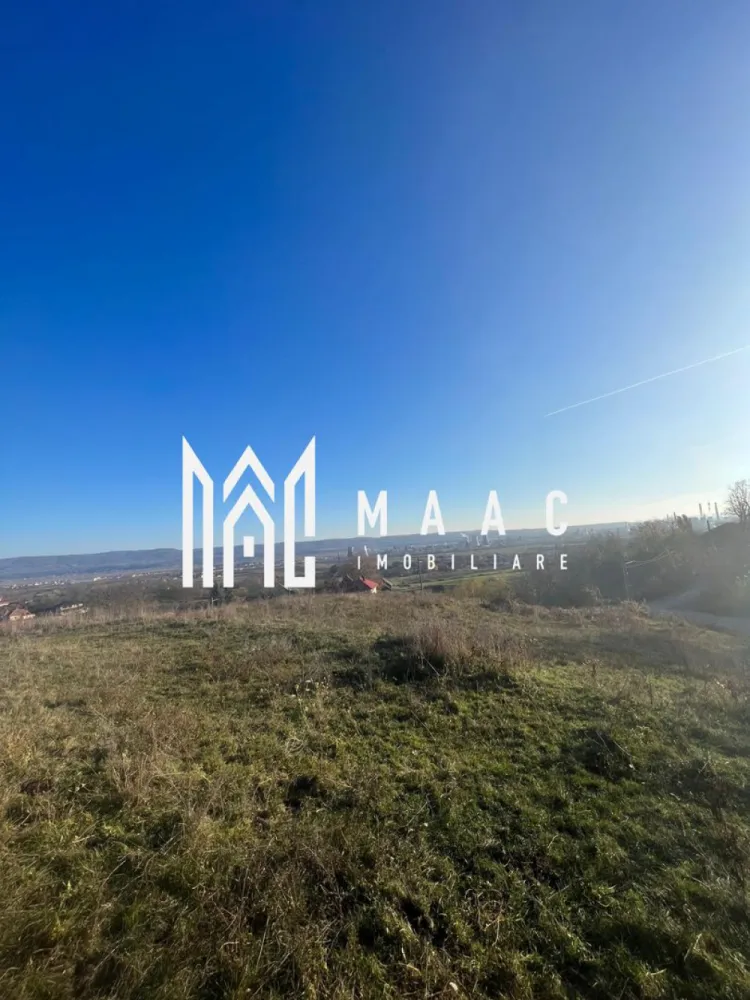 Teren | Copacelu | 5000 mp | Pretabil cartier rezidential - MAAC Imobiliare vă oferă spre vânzare un teren excepțional situat în Râmnicu Vâlcea, zona Copăcelu, pe strada Eftimeștilor – una dintre cele mai apreciate zone pentru dezvoltări rezidențiale. Proprietatea are o suprafață totală de 10.000 mp, fiind amplasată pe un platou superb, cu o panoramă spectaculoasă asupra orașului. Terenul se poate vinde integral sau parcelat în două loturi de câte 5.000 mp, oferind flexibilitate investitorilor sau dezvoltatorilor care doresc să își adapteze proiectul. Caracteristici de top: * Suprafață totală: 10.000 mp (cu posibilitate de parcelare/vanzare în două loturi de 5.000 mp) * Deschidere la două străzi: * 72 metri liniari * 62 metri liniari * Toate utilitățile la limita proprietății * Acces facil și poziție excelentă într-o zonă în continuă dezvoltare * Priveliste panoramică asupra orașului * Teren ideal pentru: * Cartier rezidențial * Locuințe individuale sau duplexuri * Investiții pe termen lung datorită potențialului zonei Preț: * 35 euro/mp * 175.000 euro/parcela (5.000 mp) O oportunitate rară pentru investitori care caută o locație premium în Râmnicu Vâlcea! Pentru mai multe detalii și vizionări, MAAC Imobiliare vă stă la dispoziție. id: CP2828430 }}