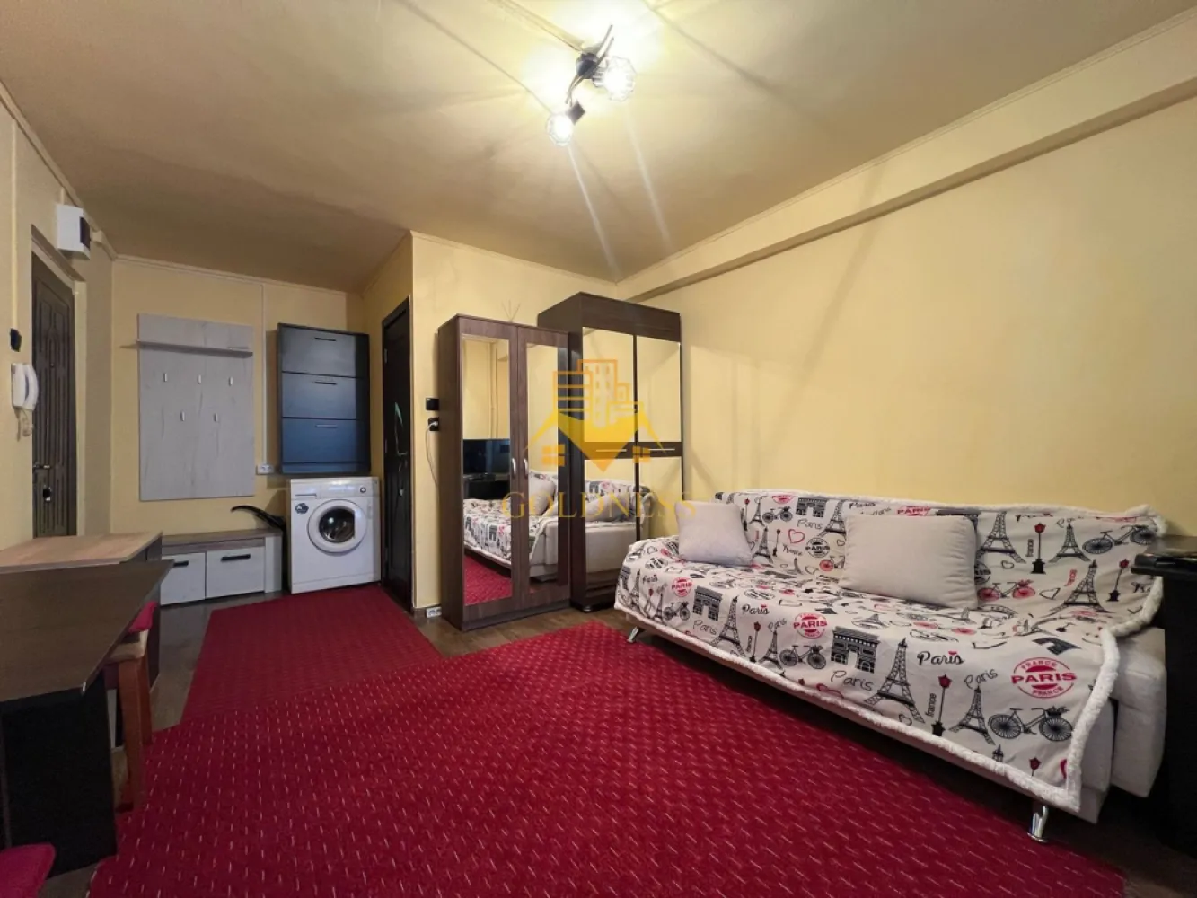 Garsoniera/STUDIO, Zorilor, UMF/UTCN, Observatorului, Golden Tulip - GOLDNESS Imobiliare vă propune spre vanzareo garsoniera mobilata și utilata, la parterul unui imobil de 4 etaje, în cartierul Zorilor, Zona Golden Tulip, aproape de magazine si mijloacele de transport in comun. Apartamentul este compartimentat astfel: - dormitor cu o canapea extensibila, dressing, cuier, pantofar. - bucatarie utilată si mobilata, - baie cu cabina de dus, calorifer port prosop inox și dulap pentru depozitare. Imobilul este dotat cu toate cele necesare- centrala pe imobil, mașină de spălat haine, frigider, aragaz, hotă, cuptor cu microunde, TV, etc. Se află în apropierea stațiilor de transport în comun, magazine, restaurante, spații verzi, farmacii, etc. Posibilitate de parcare in zona. Dacă sunteți interesați de acest apartament și doriți să îl vizionați, dar și pentru alte oferte sau detalii nu ezitați să ne contactați telefonic sau prin e-mail - goldnessimobiliare@gmail.com. Vă stăm la dispoziție! Pentru intermediere se percepe un comision de 2% din prețul vanzarii! }}