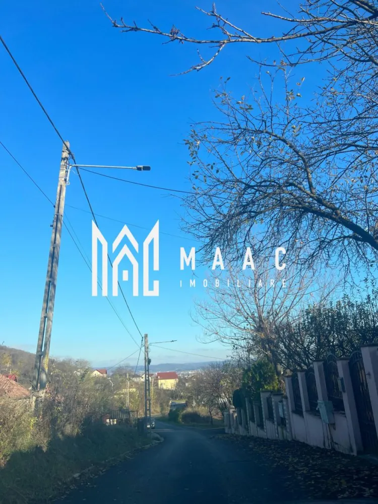 Teren | Copacelu | 5000 mp | Pretabil cartier rezidential - MAAC Imobiliare vă oferă spre vânzare un teren excepțional situat în Râmnicu Vâlcea, zona Copăcelu, pe strada Eftimeștilor – una dintre cele mai apreciate zone pentru dezvoltări rezidențiale. Proprietatea are o suprafață totală de 10.000 mp, fiind amplasată pe un platou superb, cu o panoramă spectaculoasă asupra orașului. Terenul se poate vinde integral sau parcelat în două loturi de câte 5.000 mp, oferind flexibilitate investitorilor sau dezvoltatorilor care doresc să își adapteze proiectul. Caracteristici de top: * Suprafață totală: 10.000 mp (cu posibilitate de parcelare/vanzare în două loturi de 5.000 mp) * Deschidere la două străzi: * 72 metri liniari * 62 metri liniari * Toate utilitățile la limita proprietății * Acces facil și poziție excelentă într-o zonă în continuă dezvoltare * Priveliste panoramică asupra orașului * Teren ideal pentru: * Cartier rezidențial * Locuințe individuale sau duplexuri * Investiții pe termen lung datorită potențialului zonei Preț: * 35 euro/mp * 175.000 euro/parcela (5.000 mp) O oportunitate rară pentru investitori care caută o locație premium în Râmnicu Vâlcea! Pentru mai multe detalii și vizionări, MAAC Imobiliare vă stă la dispoziție. id: CP2828430 }}