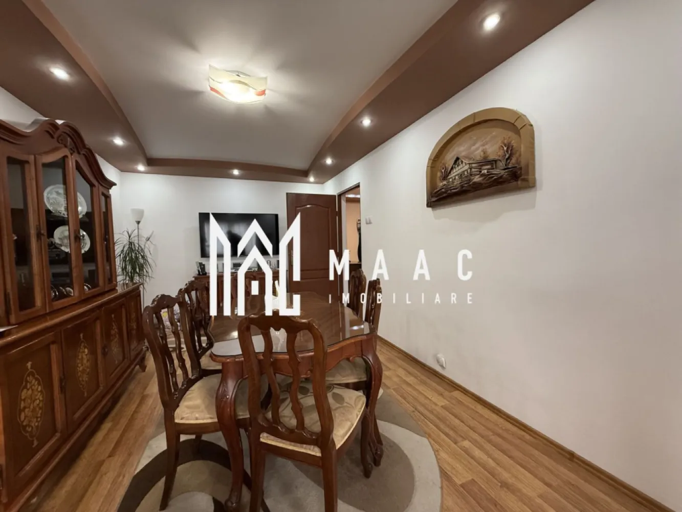 Apartament 4 camere | Etaj 2 | Balcon | 70 MP | Valea Aurie - MAAC Imobiliare vă propune spre vânzare un apartament cu 4 camere, situat în cartierul Valea Aurie. Caracteristici: Suprafață utilă: 70 mp Etaj: 2 din 4 Compartimentare: decomandat Balcoane: 2 balcoane Pivniță: inclusă Izolat termic exterior Dotări și finisaje: Centrala termică nouă, cu opțiune de control prin telefon Aer condiționat Bucătărie complet mobilată și utilată Baie principală cu geam + grup sanitar de serviciu Două debarale Living și 3 dormitoare, dintre care unul transformat într-un dressing spațios Pentru mai multe detalii precizati telefonic ca ati vazut anuntul cu ID: CP2828378 }}