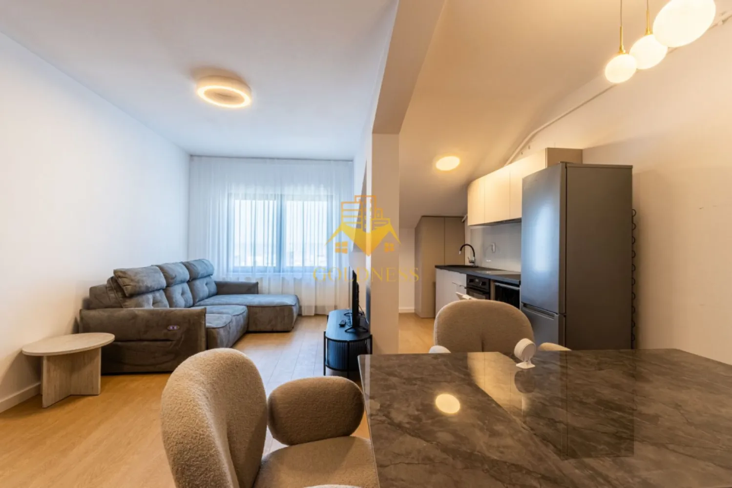 2 camere, totul nou, Calea Turzii, Zona Leroy Merlin, Pet Friednly - GOLDNESS Imobiliare vă propune spre inchiriere un apartament cu 2 camere complet mobilat și utilat, la etajul 5 într-un imobil de 5 etaje, în Cartierul Calea Turzii. Posibilitate de parcare in zona! Se află în apropierea stațiilor de transport în comun, magazine, restaurante, spații verzi, farmacii, etc. Apartamentul este compartimentat astfel: - dormitor cu pat matrimonial si dulap pentru haine - living cu bucatarie open space complet utilată și mobilată, canapea extensibilă, loc de servit masa - baie cu cada, calorifer port prosop și dulap pentru depozitare. Imobilul este dotat cu toate cele necesare- centrală proprie, frigider, aragaz, hotă, mașină de spălat haine, etc. Dacă sunteți interesați de acest apartament și doriți să îl vizionați, dar și pentru alte oferte nu ezitați să ne contactați telefonic sau prin e-mail. Vă stăm la dispoziție! Pentru intermediere se percepe un comision de 50% din preț! }}