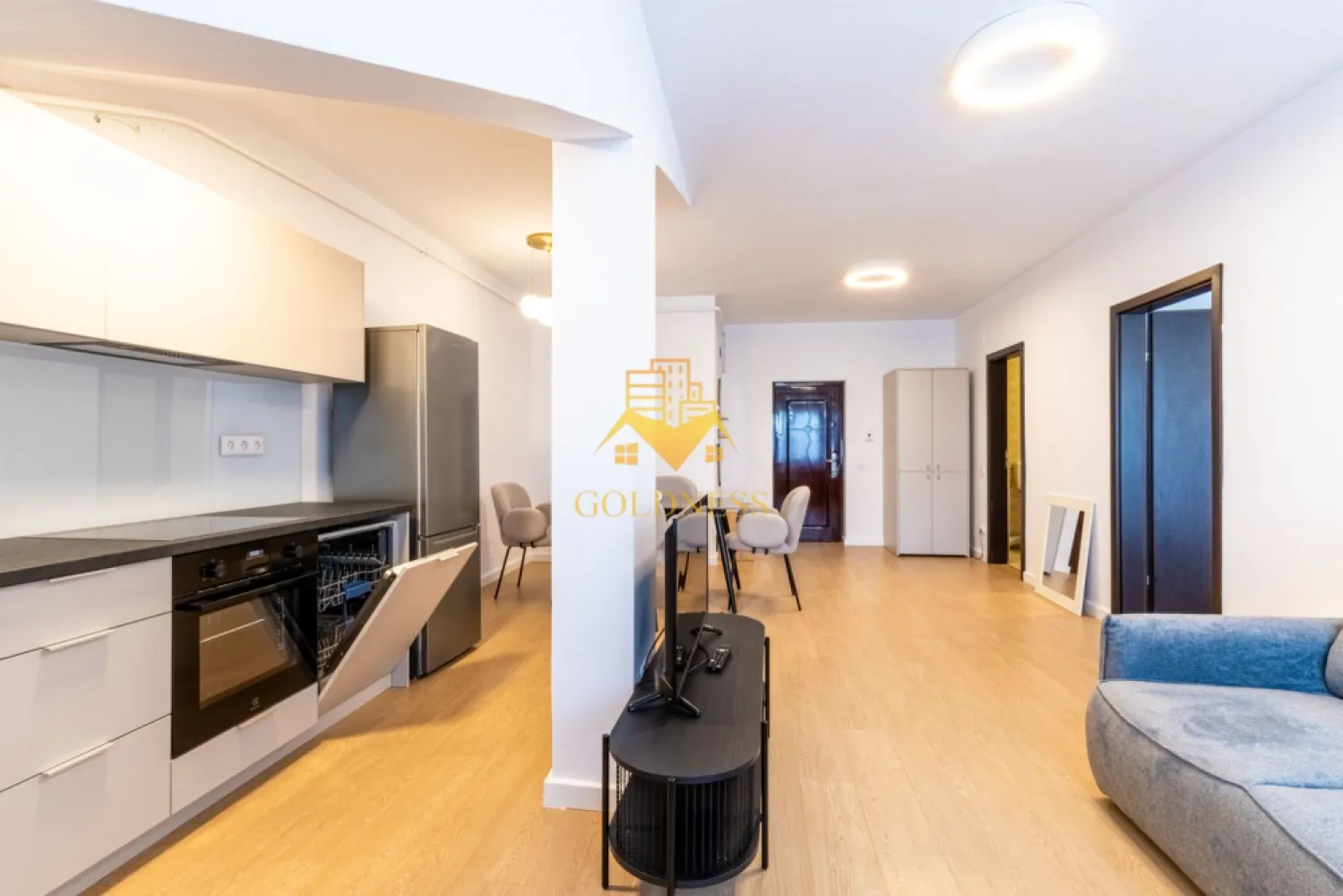 2 camere, totul nou, Calea Turzii, Zona Leroy Merlin, Pet Friednly - GOLDNESS Imobiliare vă propune spre inchiriere un apartament cu 2 camere complet mobilat și utilat, la etajul 5 într-un imobil de 5 etaje, în Cartierul Calea Turzii. Posibilitate de parcare in zona! Se află în apropierea stațiilor de transport în comun, magazine, restaurante, spații verzi, farmacii, etc. Apartamentul este compartimentat astfel: - dormitor cu pat matrimonial si dulap pentru haine - living cu bucatarie open space complet utilată și mobilată, canapea extensibilă, loc de servit masa - baie cu cada, calorifer port prosop și dulap pentru depozitare. Imobilul este dotat cu toate cele necesare- centrală proprie, frigider, aragaz, hotă, mașină de spălat haine, etc. Dacă sunteți interesați de acest apartament și doriți să îl vizionați, dar și pentru alte oferte nu ezitați să ne contactați telefonic sau prin e-mail. Vă stăm la dispoziție! Pentru intermediere se percepe un comision de 50% din preț! }}