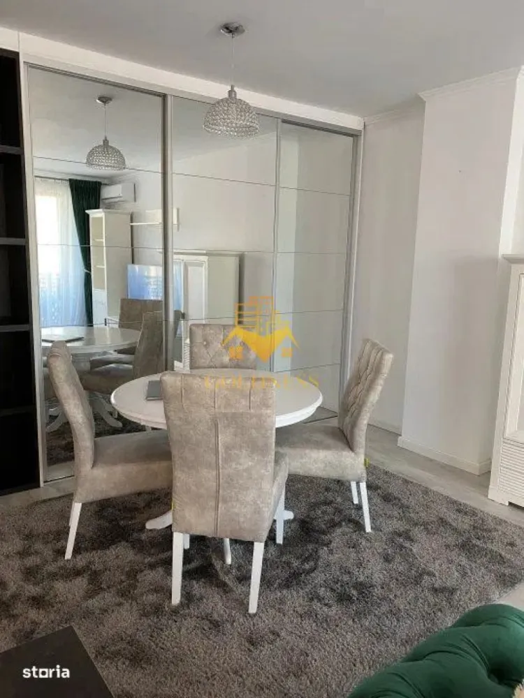 2 camere, modern, bloc nou,garaj, The Office, Piata Marasti, Avella - GOLDNESS Imobiliare vă propune spre închiriere un apartament cu 2 camere complet mobilat și utilat, la etajul 6 într-un imobil de 12 etaje, în cartierul Marasti, in apropiere de The Office. Apartamentul este compartimentat astfel: - dormitor cu pat matrimonial, dressing, noptiere - living cu bucatarie open space complet utilată și mobilată, canapea extensibilă, loc de servit masa - baie cu cabina de dus, calorifer port prosop inox și dulap pentru depozitare. - terasa 8 mp. Imobilul este dotat cu toate cele necesare- centrală proprie, mașină de spălat haine, frigider, plită electrică, hotă, TV, etc. Se află în apropierea stațiilor de transport în comun, magazine, restaurante, spații verzi, farmacii, etc. Dispune de loc de parcare subterana ! Dacă sunteți interesați de acest apartament și doriți să îl vizionați, dar și pentru alte oferte sau detalii nu ezitați să ne contactați telefonic sau prin e-mail - goldnessimobiliare@gmail.com. Vă stăm la dispoziție! Pentru intermediere se percepe un comision de 50% din prețul chiriei! }}