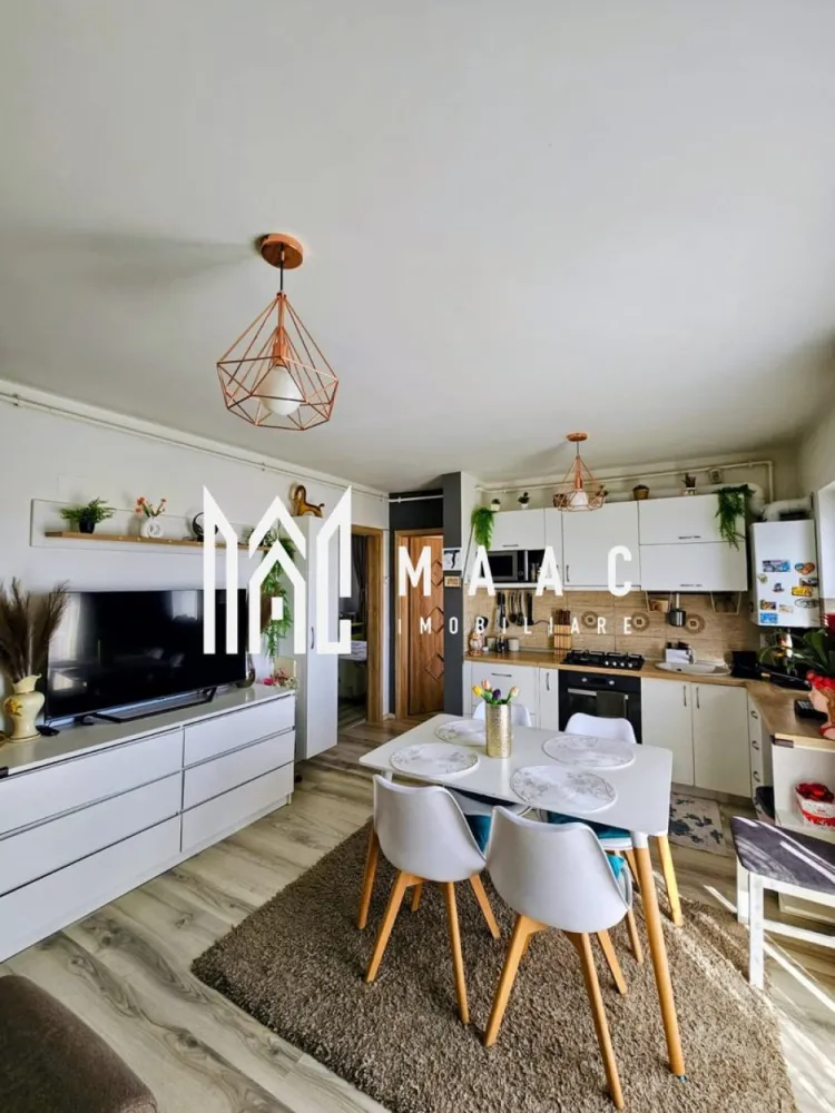 Apartament 3 camere | Balcon | Loc de parcare | Magnolia - MAAC Imobiliare va prezinta un apartament cu 3 camere situat in cartier Magnolia. Localizare: Apartamentul este situat în cartierul Magnolia, într-un bloc nou cu lift, într-o zonă liniștită și bine organizată, cu acces facil către puncte de interes, mijloace de transport, magazine și spații verzi. Imobilul se află la etajul 4 din 8, oferind o vedere deschisă și orientare sud-vestică, ideală pentru lumină naturală pe tot parcursul zilei. Caracteristici: Tip apartament: 3 camere semi-decomandat Suprafață utilă: 52 mp Suprafață totală: 61 mp Etaj: 4 din 8 Bloc dotat cu lift Balcon: 9 mp, accesibil din living și dintr-un dormitor Compartimentare: Hol de intrare Baie complet echipată, dotată cu cabină de duș, mobilier sanitar și mașină de spălat rufe Living open space, cu zonă de relaxare și bucătărie deschisă, complet mobilată și utilată, inclusiv cu electrocasnice Două dormitoare, fiecare mobilat cu pat, șifonier și noptiere Balcon generos de 9 mp, cu acces din living și dintr-un dormitor Dotări și finisaje: Aer condiționat Centrală termică proprie Ferolli cu calorifere în toate camerele Finisaje: pardoseli, uși interioare noi, tâmplărie PVC cu geam termopan Ușă metalică la intrare. Parcare: Apartamentul dispune de loc de parcare cu carte funciară separată. Pentru mai multe detalii precizati telefonic ca ati vazut anuntul cu ID: CP2979414 }}