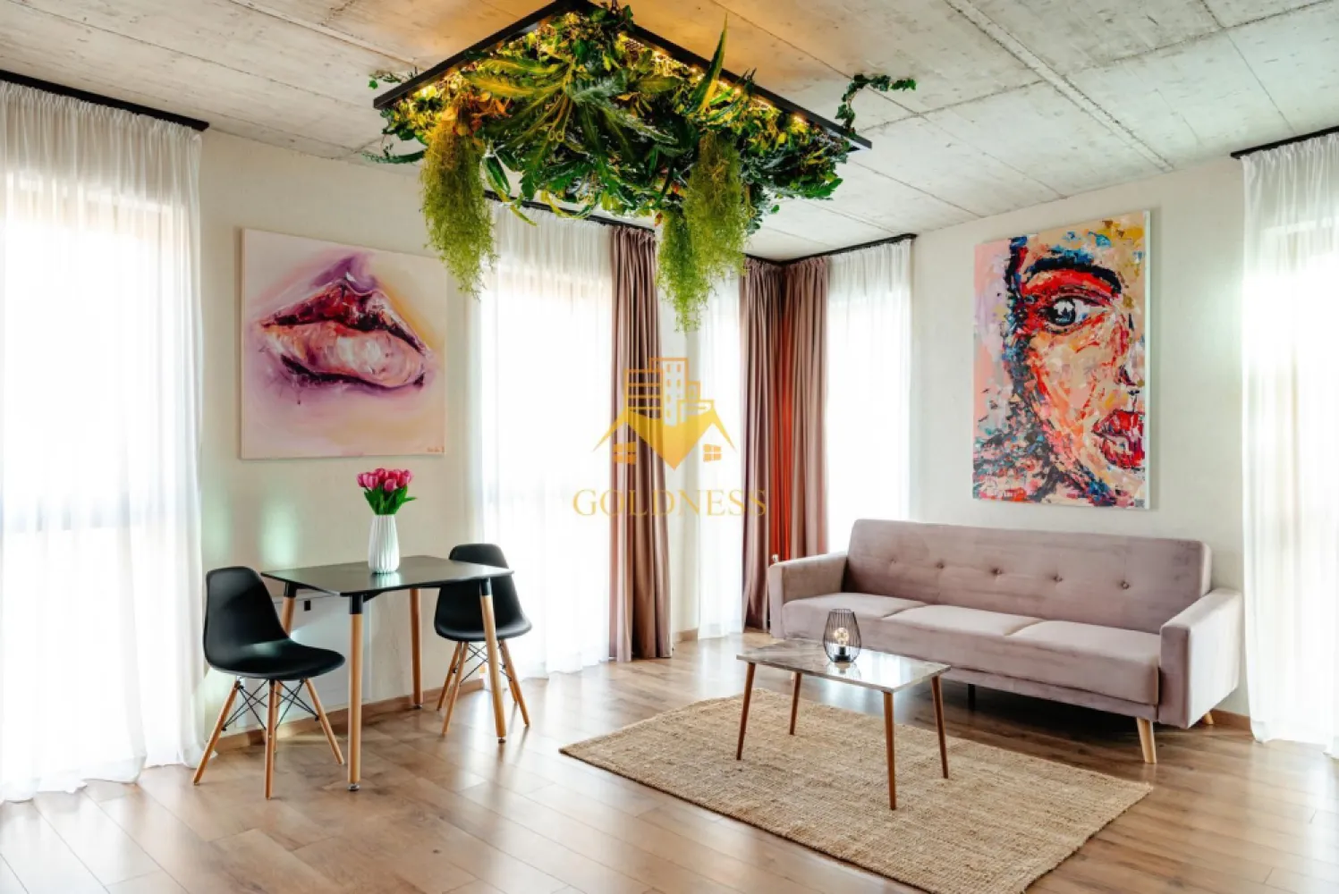 2 camere, Premium, bloc nou, parcare, Central Zona NTT Data, Bosch - GOLDNESS Imobiliare vă propune spre închiriere un apartament cu 2 camere complet mobilat și utilat, la etajul 2 într-un imobil de 5 etaje, în Zona Centrala.
Dispune de loc de parcare subterana!
Se află în apropierea stațiilor de transport în comun, magazine, restaurante, spații verzi, farmacii, etc. 

Apartamentul este compartimentat astfel:
 - dormitor cu pat matrimonial, dressing, noptiere
 - living cu bucatarie open space complet utilată și mobilată, canapea extensibilă, loc de servit masa 
 - baie cu cabina de dus, calorifer port prosop și dulap pentru depozitare.

Imobilul este dotat cu toate cele necesare- centrală proprie, frigider, aragaz, hotă, mașină de spălat haine, etc. 

Dacă sunteți interesați de acest apartament și doriți să îl vizionați, dar și pentru alte oferte nu ezitați să ne contactați telefonic sau prin e-mail. Vă stăm la dispoziție!
Pentru intermediere se percepe un comision de 50% din prețul chiriei!