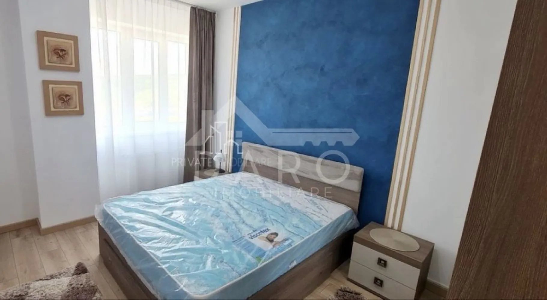 Apartament 2 camere/bloc nou/parcare/Concept9 - 🔥 Apartament PREMIUM | Concept 9 | Vedere Shopping City | Parcare inclusă Dacă îți dorești un apartament modern, spațios și poziționat TOP, în una dintre cele mai căutate zone din Târgu Mureș — asta e oferta care se închiriază rapid! 📍 Concept 9 – zona Shopping City 💰 500 €/lună (cu loc de parcare inclus) 🏡 Apartament nou, cu o suprafață de 65 mp, situat la etajul 6, într-un bloc modern cu lift, oferind vedere directă spre Shopping City. ✨ Compartimentare ideală: ✔ living open space cu bucătărie ✔ dormitor matrimonial elegant ✔ birou separat – perfect pentru work from home ✔ baie modernă ✔ balcon deschis 💎 Ce îl face special: ✔ mobilat modern, de calitate ✔ bucătărie complet utilată (plită, cuptor, frigider, mașină de spălat vase) ✔ mașină de spălat haine ✔ TV ✔ aer condiționat ✔ spații bine optimizate și luminoase ✔ apartament nou – totul impecabil 🚗 Loc de parcare exterior privat inclus 📍 Locație excelentă: ✔ lângă Shopping City ✔ acces rapid la magazine, restaurante, transport ✔ zonă modernă, în dezvoltare 💡 Ideal pentru: 👫 cuplu 💼 persoane active / work from home 👨‍⚕️ profesioniști 📅 Disponibil imediat ⚠️ Apartamentele din Concept 9, mobilate ca acesta, se închiriază foarte repede! 🤝 Proprietate promovată prin DARO Imobiliare 📞 Sună acum pentru vizionare: Coman Maria – DARO Imobiliare 📱 0749 535 729 }}