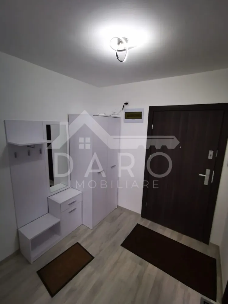 🔥 Studio NOU | Prima închiriere | Green Residence | Parcare inclusă - 🔥 Studio NOU | Prima închiriere | Green Residence | Parcare inclusă Dacă îți dorești un apartament nou, modern și impecabil, în care să fii primul chiriaș – asta este alegerea perfectă 👇 📍 Green Residence – str. Livezeni 💰 350 €/lună 🏡 Studio 47 mp, situat la etajul 3/10, într-un bloc nou, cu lift. ✨ Compartimentare modernă: ✔ zonă de living + dormitor (spațiu deschis, aerisit) ✔ bucătărie separată, complet echipată ✔ baie modernă cu duș walk-in ✔ terasă spațioasă 💎 Ce îl face special: ✔ 🔥 prima închiriere – totul este NOU ✔ design modern (alb + negru, finisaje elegante) ✔ mobilat complet – te muți imediat ✔ bucătărie modernă, utilată complet ✔ baie premium cu duș walk-in ✔ spațiu luminos și bine organizat 🚗 Loc de parcare inclus 📍 Locație: ✔ complex rezidențial nou și liniștit ✔ acces rapid către oraș ✔ aproape de magazine și facilități 🧠 Ideal pentru: ✔ persoane singure ✔ cupluri 📅 Se închiriază pe termen lung (minim 1 an) 🚫 Fără animale de companie ⚠️ La 350€ + parcare inclusă 🤝 Proprietate promovată prin DARO Imobiliare 📞 Sună acum pentru vizionare: Coman Maria – DARO Imobiliare 📱 0749 535 729 }}