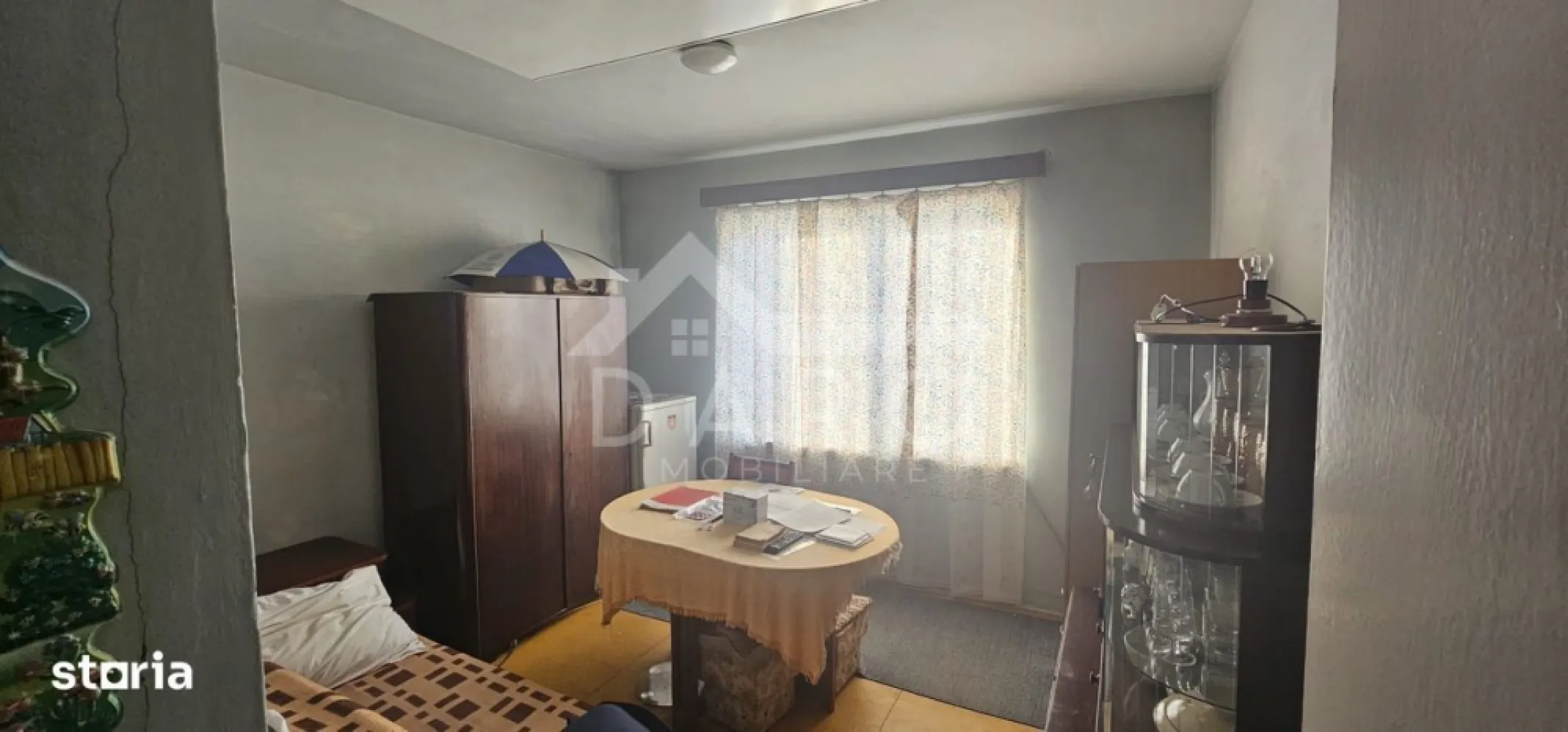 🔥 Apartament 2 camere decomandat | Tudor | 52 mp | Preț NEGOCIABIL - 🔥 Apartament 2 camere decomandat | Tudor | 52 mp | Preț NEGOCIABIL Dacă îți dorești un apartament bine poziționat, spațios și cu potențial, în unul dintre cele mai căutate cartiere din Târgu Mureș – asta este o alegere foarte bună 👇 📍 Str. Muncii – cartier Tudor Vladimirescu 💰 76.500 € (negociabil) 🏡 Apartament 2 camere, decomandat, cu suprafață de 52 mp, situat la etajul 4 într-un bloc solid din beton. ✨ Compartimentare: ✔ living ✔ dormitor ✔ bucătărie ✔ baie ✔ hol ✔ balcon închis 💎 Avantaje: ✔ compartimentare decomandată (foarte căutată) ✔ acoperiș refăcut recent – fără probleme ✔ geamuri termopan ✔ ușă metalică ✔ izolație interioară spre balcon ✔ mobilat complet 🔥 Potențial mare (foarte important): ✔ proiect de gaz existent pentru centrală termică ✔ ideal pentru personalizare sau investiție 📍 Locație excelentă: ✔ la câteva minute de Lidl, Kaufland, Penny ✔ aproape de școli, farmacii, transport ✔ City Mall la ~10 minute de mers pe jos ✔ cartier foarte căutat pentru locuit și închiriere 🧠 Ideal pentru: ✔ locuință personală ✔ investiție (închiriere rapidă) ⚠️ Apartamentele decomandate în Tudor, la acest preț, se vând rapid! 📞 Detalii și vizionări: Coman Maria – DARO Imobiliare 📱 0749 535 729 }}