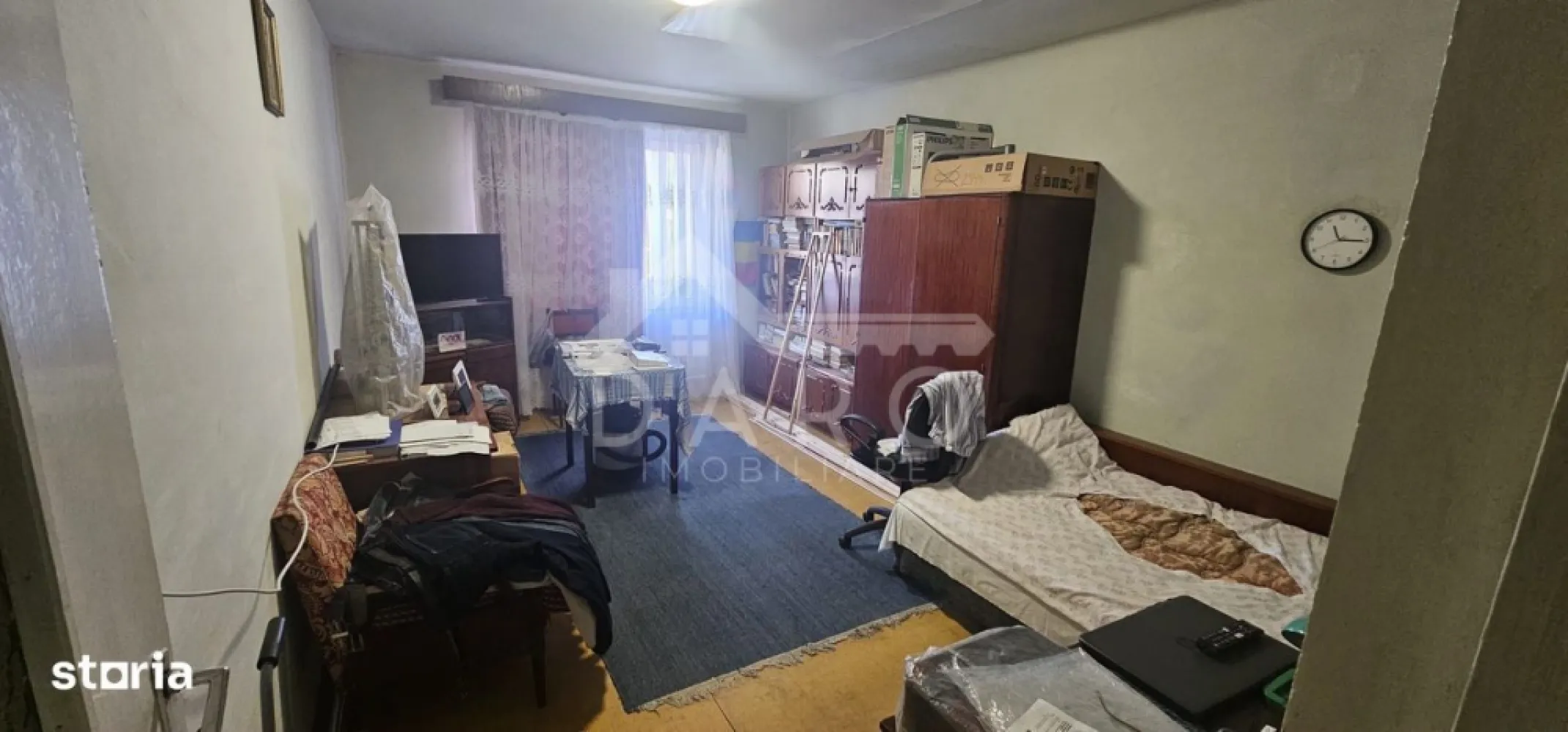 🔥 Apartament 2 camere decomandat | Tudor | 52 mp | Preț NEGOCIABIL - 🔥 Apartament 2 camere decomandat | Tudor | 52 mp | Preț NEGOCIABIL Dacă îți dorești un apartament bine poziționat, spațios și cu potențial, în unul dintre cele mai căutate cartiere din Târgu Mureș – asta este o alegere foarte bună 👇 📍 Str. Muncii – cartier Tudor Vladimirescu 💰 76.500 € (negociabil) 🏡 Apartament 2 camere, decomandat, cu suprafață de 52 mp, situat la etajul 4 într-un bloc solid din beton. ✨ Compartimentare: ✔ living ✔ dormitor ✔ bucătărie ✔ baie ✔ hol ✔ balcon închis 💎 Avantaje: ✔ compartimentare decomandată (foarte căutată) ✔ acoperiș refăcut recent – fără probleme ✔ geamuri termopan ✔ ușă metalică ✔ izolație interioară spre balcon ✔ mobilat complet 🔥 Potențial mare (foarte important): ✔ proiect de gaz existent pentru centrală termică ✔ ideal pentru personalizare sau investiție 📍 Locație excelentă: ✔ la câteva minute de Lidl, Kaufland, Penny ✔ aproape de școli, farmacii, transport ✔ City Mall la ~10 minute de mers pe jos ✔ cartier foarte căutat pentru locuit și închiriere 🧠 Ideal pentru: ✔ locuință personală ✔ investiție (închiriere rapidă) ⚠️ Apartamentele decomandate în Tudor, la acest preț, se vând rapid! 📞 Detalii și vizionări: Coman Maria – DARO Imobiliare 📱 0749 535 729 }}