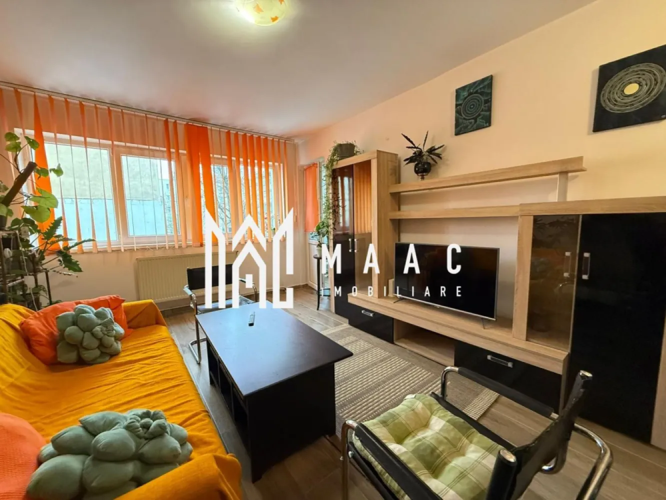 Apartament 2 camere | Decomandat | Etaj 1 | Mihai Viteazu - MAAC Imobiliare ofera spre inchiriere apartament cu 2 camere, complet mobilat si utilat, in zona Mihai Viteazu - Strada Nicolae Iorga. Locuinta decomandata are suprafata utila de 72mp si este alcatuita din living luminos cu Smart TV, dormitor cu pat dublu, bucatarie inchisa cu toate facilitatile, camara, baie cu geam si cada, hol si balcon generos de tip logie, cu acces din toate incaperile. Amplasamentul blocului este unul avantajos, aflandu-se la 10 minute de mers pe jos de parcul SubArini magazine, farmacii, cafenele, sala de sport. Se percepe o chirie in avans si garantie in cuantumul unei chirii lunare. Se inchiriaza pe o perioada de minim 12 luni. Pentru mai multe detalii, va rugam specificati telefonic: CP2979501 }}