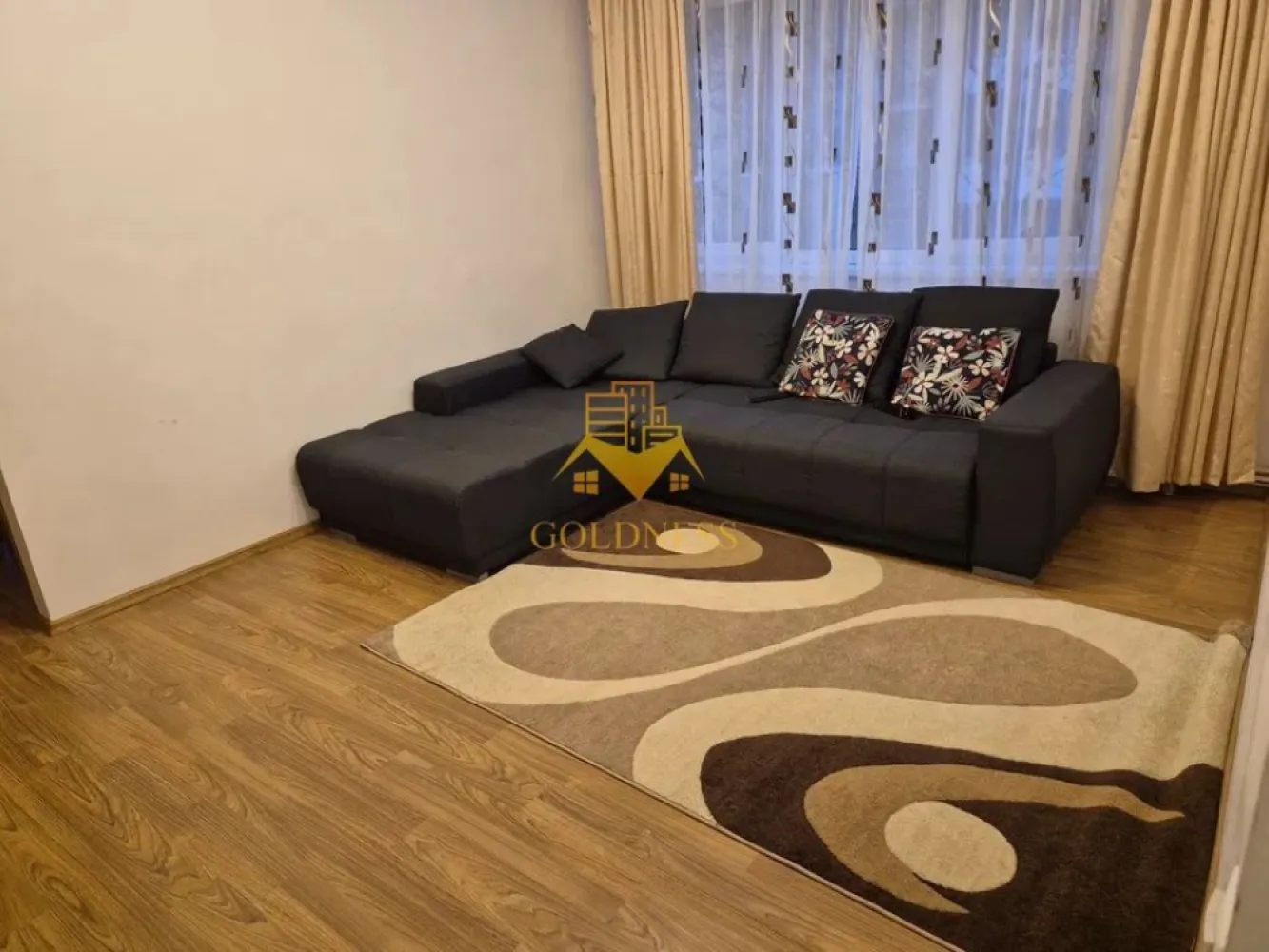 2 camere semidecomandate, balcon, Gheorgheni, Zona Fsega, Iulius Mall - GOLDNESS Imobiliare vă propune spre închiriere un apartament cu 2 camere complet mobilat și utilat, la etajul 2 într-un imobil de 4 etaje, în Cartierul Gheorgheni . Posibilitatea de a parca prin zona Se află în apropierea stațiilor de transport în comun, magazine, restaurante, spații verzi, farmacii, etc. Apartamentul este compartimentat astfel: - dormitor cu pat matrimonial, dressing, noptiere - living cu canapea extensibila, TV - bucatarie complet utilată și mobilată, loc de servit masa - baie cu cada, calorifer port prosop și dulap pentru depozitare. - balcon de 8 mp Imobilul este dotat cu toate cele necesare- centrală proprie, frigider, aragaz, hotă, mașină de spălat haine, etc. Dacă sunteți interesați de acest apartament și doriți să îl vizionați, dar și pentru alte oferte nu ezitați să ne contactați telefonic sau prin e-mail. Vă stăm la dispoziție! Pentru intermediere se percepe un comision de 50% din prețul chiriei! }}