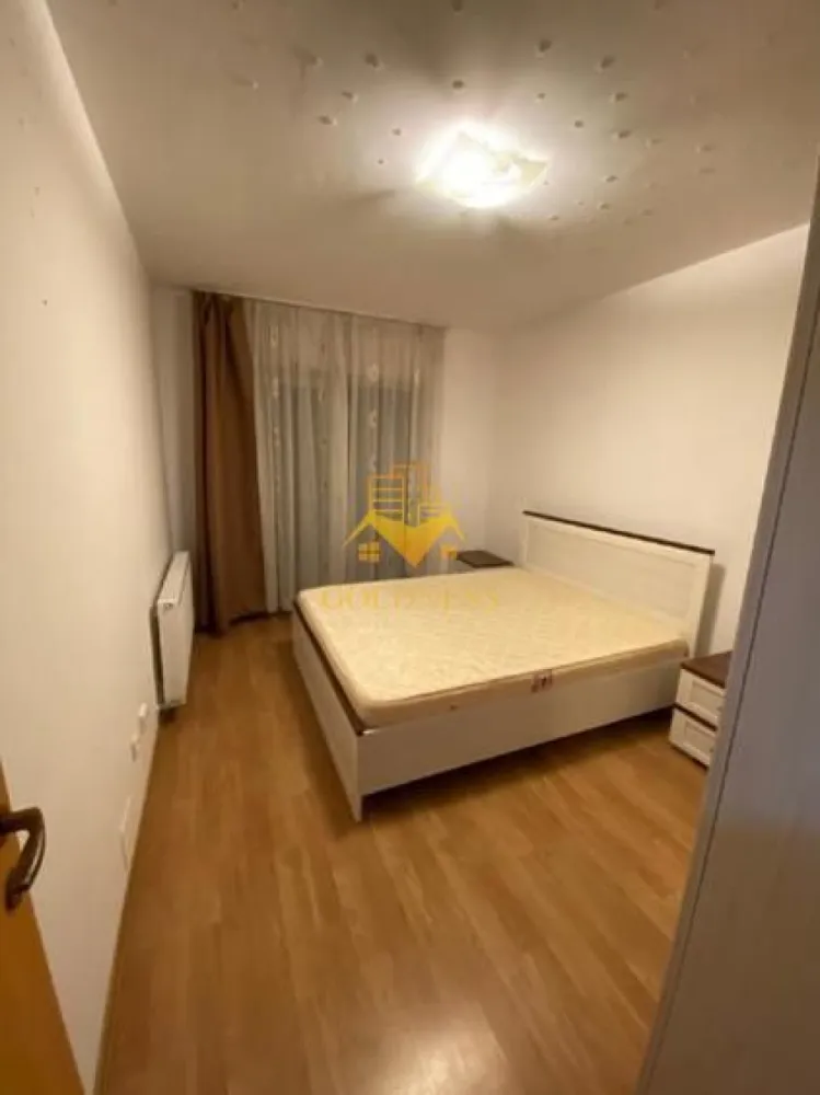 2 camerev decomandate, Marasti, Expo Transilvania, Pet Friendly - GOLDNESS Imobiliare vă propune spre închiriere un apartament cu 2 camere complet mobilat și utilat, la etajul 2 într-un imobil de 4 etaje, în Cartierul Marasti. Se poate parca prin zona. Se află în apropierea stațiilor de transport în comun, magazine, restaurante, spații verzi, farmacii, etc. Apartamentul este compartimentat astfel: - dormitor cu pat matrimonial, dressing, noptiere - living cu canapea extensibila, birou, dulap - bucatarie complet utilată și mobilată, loc de servit masa - baie cu cada, calorifer port prosop și dulap pentru depozitare. - 2 balcoane de 4 mp fiecare. Imobilul este dotat cu toate cele necesare- centrală proprie, frigider, aragaz, hotă, mașină de spălat haine, etc. Dacă sunteți interesați de acest apartament și doriți să îl vizionați, dar și pentru alte oferte nu ezitați să ne contactați telefonic sau prin e-mail. Vă stăm la dispoziție! Pentru intermediere se percepe un comision de 50% din prețul chiriei! }}