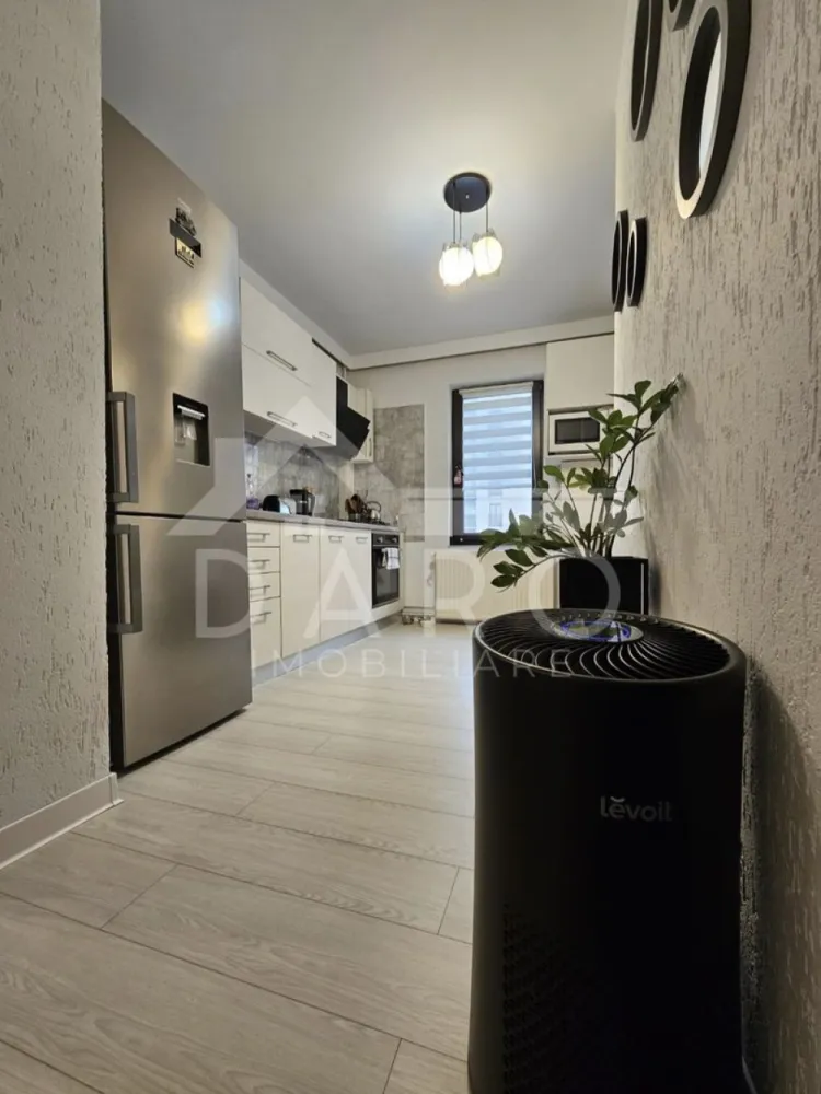 ✨ Apartament 2 camere MODERN | Tudor | Str. Transilvania - 🔥 Apartament 2 camere MODERN | Tudor | Str. Transilvania | 98.000 € 🔥 Dacă îți dorești un apartament amenajat cu bun gust, luminos și gata de mutare, în unul dintre cele mai căutate cartiere din Târgu Mureș — acesta este pentru tine 👇 📍 Târgu Mureș – cartier Tudor, str. Transilvania 💰 Preț: 98.000 € 🏡 Apartament cu 2 camere, situat la etajul 4, perfect pentru locuit sau investiție. ✨ Te cucerește din prima: ✔ living spațios, luminos, amenajat modern – perfect pentru relaxare ✔ dormitor cozy, cu pat matrimonial și atmosferă caldă ✔ bucătărie complet utilată, cu zonă de dining ✔ baie îngrijită, modernă ✔ hol cu spații generoase de depozitare 💎 Dotări & îmbunătățiri: ✔ instalație electrică complet schimbată ✔ aer condiționat ✔ mobilier modern, atent ales ✔ electrocasnice incluse ✔ geamuri cu rulouri moderne tip zebra ✔ acoperiș refăcut recent – fără griji 📍 Locație excelentă: ✔ cartier Tudor – una dintre cele mai căutate zone ✔ aproape de magazine, școli, farmacii ✔ acces rapid la transport ✔ ideal pentru închiriere (randament foarte bun) 🔥 Ideal pentru: ✔ locuință personală – te muți imediat ✔ investiție sigură – se închiriază rapid ⚠️ Apartamentele complet renovate în Tudor se vând FOARTE rapid! 📞 Detalii și vizionări: Coman Maria – DARO Imobiliare & Kiwi Finance 📱 0749 535 729 💰 Vrei să cumperi prin credit? Lucrez cu 12 bănci din România și te ajut să obții cea mai bună ofertă: ✔ analiză gratuită ✔ aprobare rapidă ✔ dobânzi negociate ✔ fără drumuri inutile 👉 Practic, te ajut să cumperi acest apartament mai ușor și mai avantajos! }}