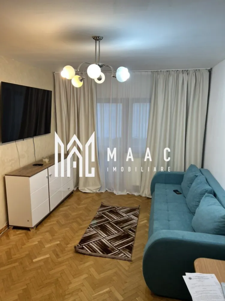 Apartament 2 camere | Decomandat | Parter Înalt | Balcon | Vasile Aaron - Maac Imobiliare prezintă spre vânzare un apartament decomandat, situat la parterul înalt al unui bloc cu 10 etaje, într-o zonă liniștită și bine întreținută. Caracteristici ale apartamentului: Compartimentare ideală: Hol generos Living cu acces la balcon Bucătărie separată, cu camară Dormitor spațios Baie La capătul holului se află o debara transformată în dressing, oferind spațiu suplimentar de depozitare Confort și funcționalitate: Apartament complet decomandat Pivniță la subsol Blocul este izolat exterior cu polistiren de 10 cm, asigurând eficiență termică foarte bună Avantaje: Parter înalt – acces ușor, dar ferit de nivelul străzii Compartimentare practică, potrivită pentru locuință personală sau investiție Zonă cu acces facil la magazine, transport și puncte de interes Dacă dorești, pot adapta descrierea pentru platformele de promovare sau pentru social media. Pentru mai multe informații sau programarea unei vizionări, vă stăm la dispoziție: ID: CP2827061 }}