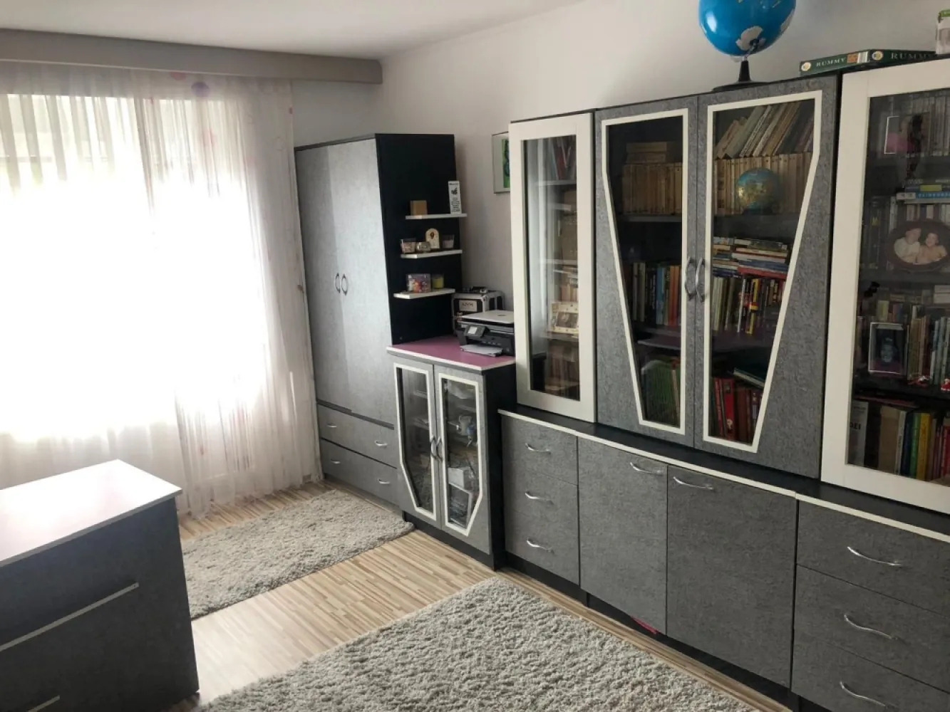 BRASADAS vinde casa cu 7 camere si teren 1100mp in zona Burdea. - Agentia Imobiliara BRASADAS vinde casa individuala cu 7 camere in zona Burdea construita in anul 1998 cu teren aferent de 1100 mp. Www.brasadas.com. }}