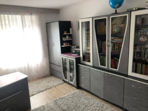 BRASADAS vinde casa cu 7 camere si teren 1100mp in zona Burdea.