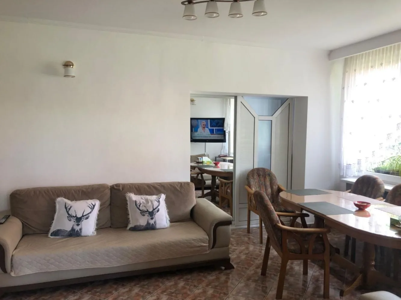 BRASADAS vinde casa cu 7 camere si teren 1100mp in zona Burdea. - Agentia Imobiliara BRASADAS vinde casa individuala cu 7 camere in zona Burdea construita in anul 1998 cu teren aferent de 1100 mp. Www.brasadas.com. }}