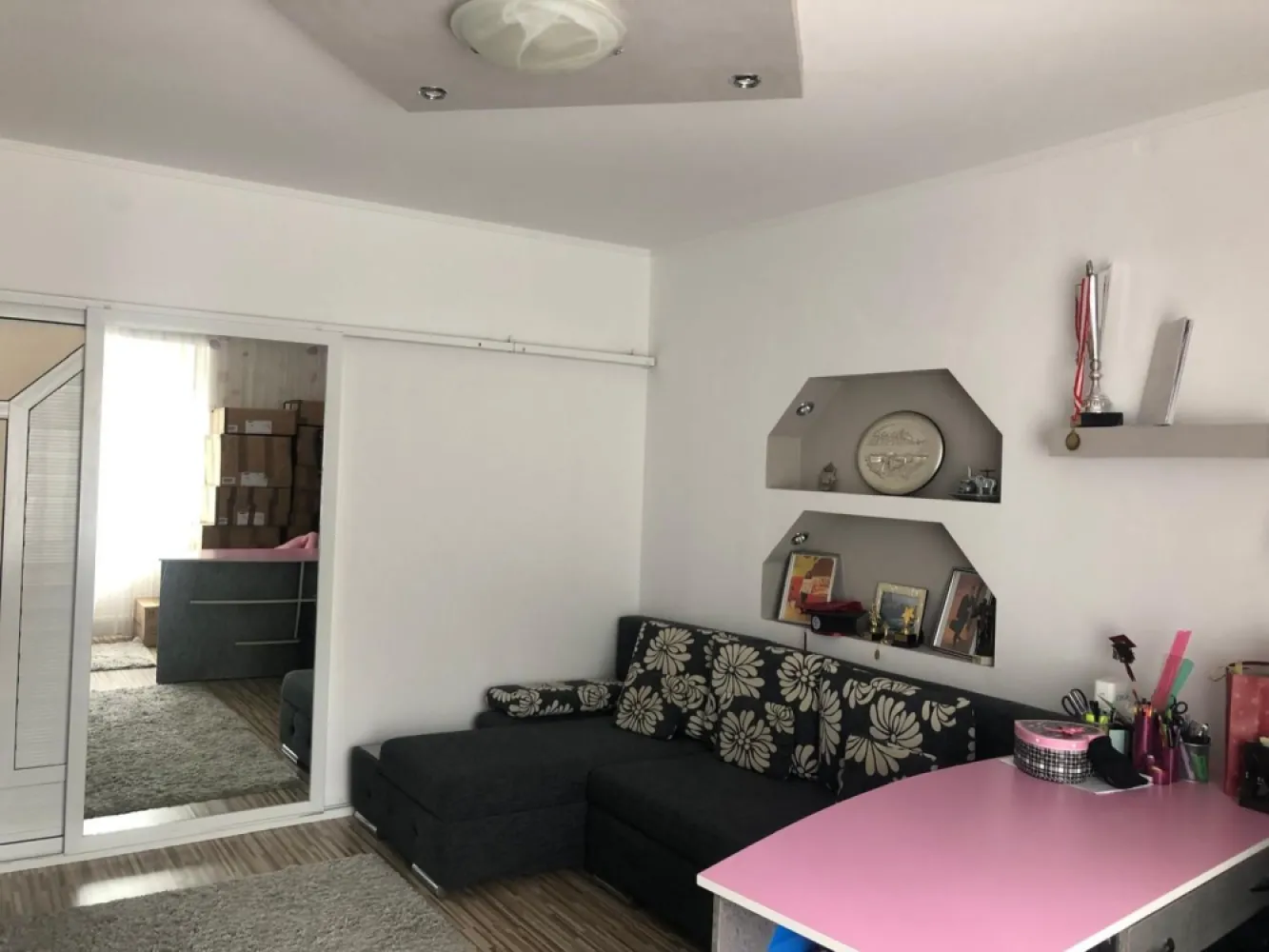 BRASADAS vinde casa cu 7 camere si teren 1100mp in zona Burdea. - Agentia Imobiliara BRASADAS vinde casa individuala cu 7 camere in zona Burdea construita in anul 1998 cu teren aferent de 1100 mp. Www.brasadas.com. }}