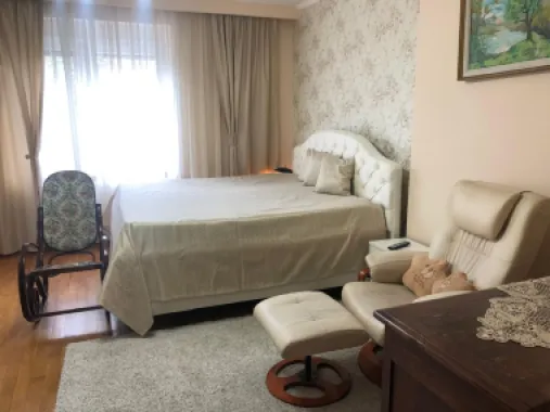 BRASADAS vinde casa cu 7 camere si teren 1100mp in zona Burdea.