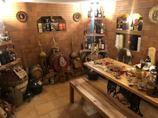 BRASADAS vinde casa cu 7 camere si teren 1100mp in zona Burdea.
