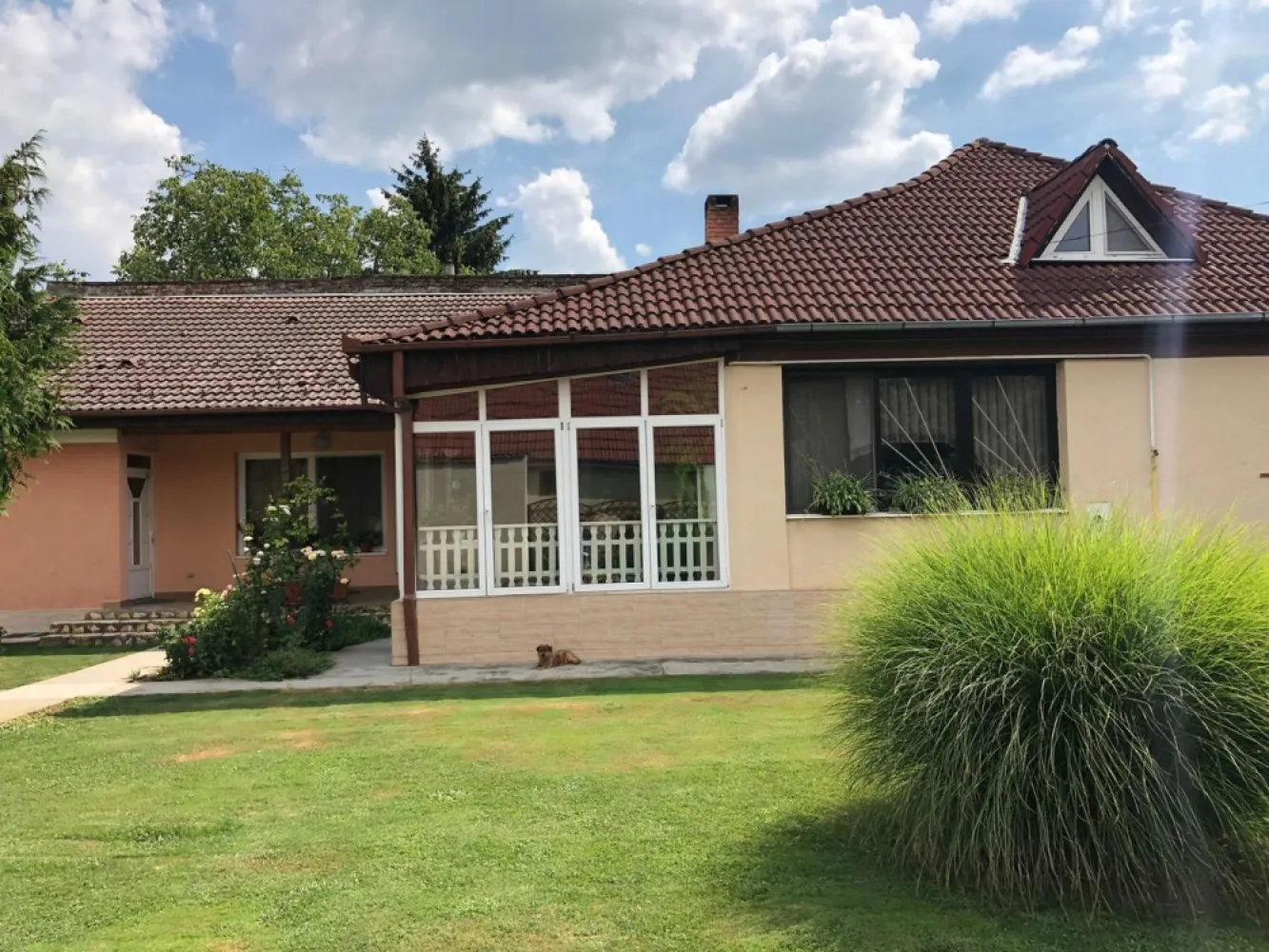 BRASADAS vinde casa cu 7 camere si teren 1100mp in zona Burdea.