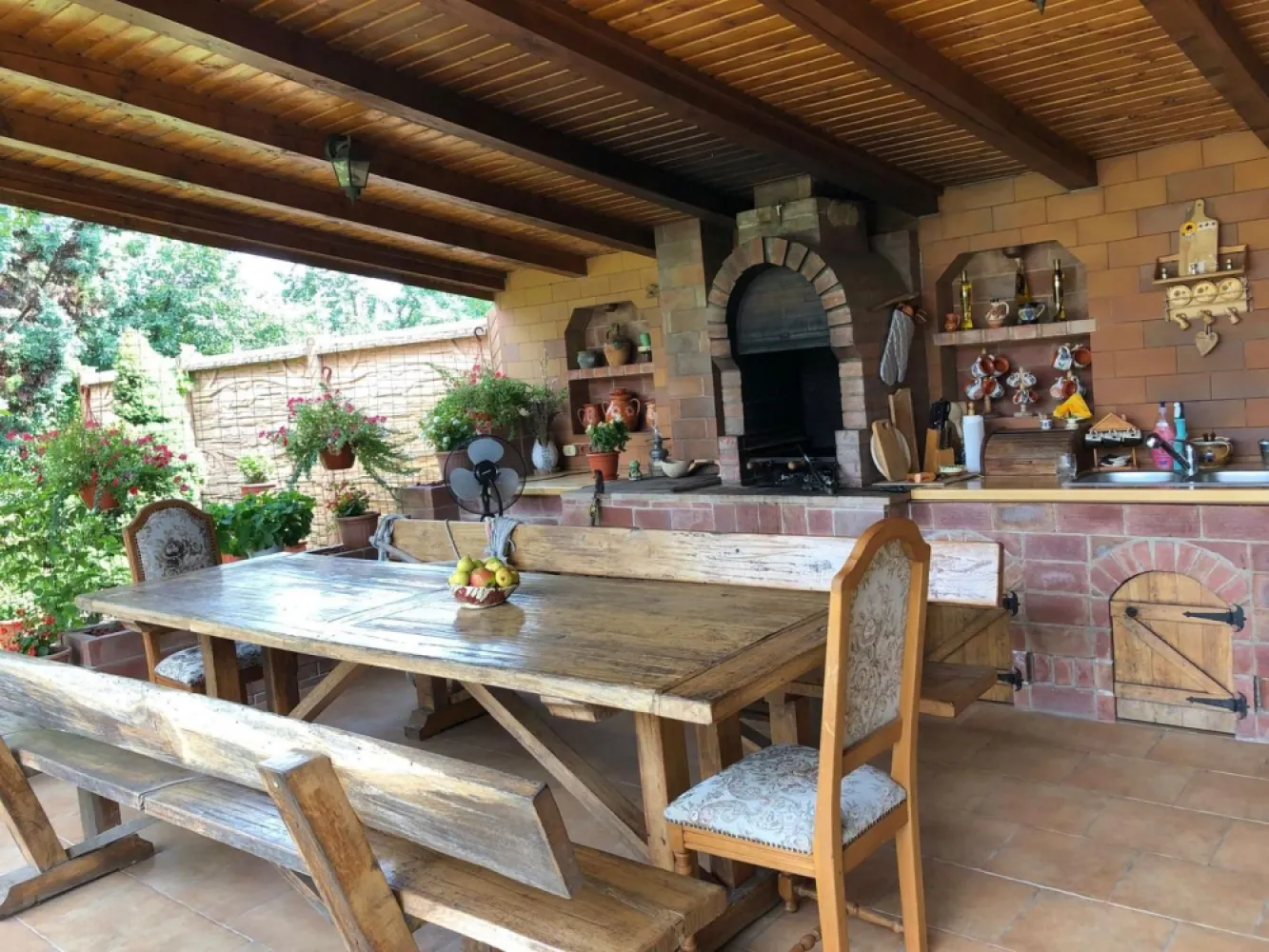 BRASADAS vinde casa cu 7 camere si teren 1100mp in zona Burdea.