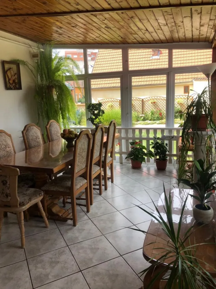 BRASADAS vinde casa cu 7 camere si teren 1100mp in zona Burdea.