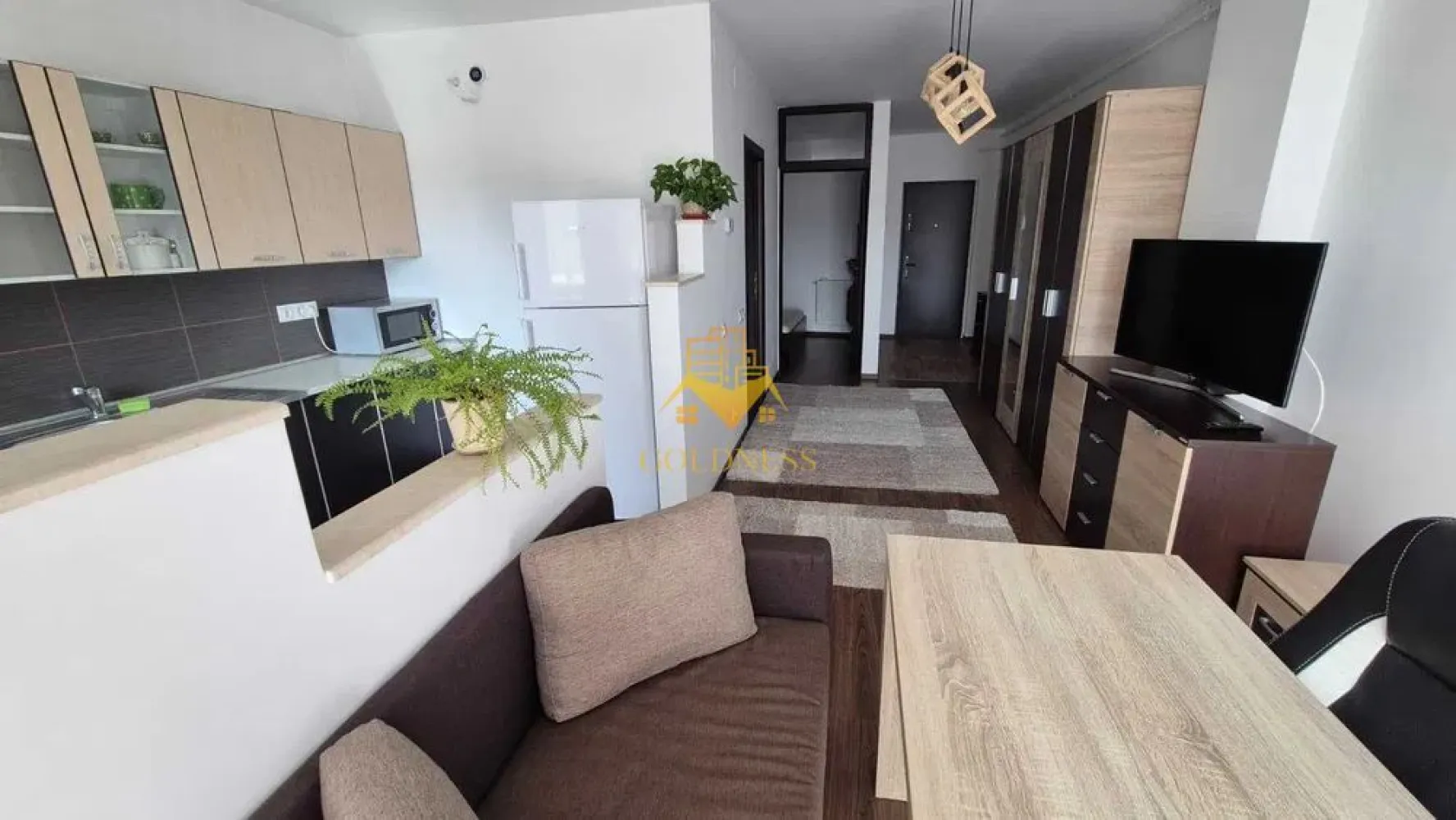 2 Camere Openspace, Marasti, The Office, Semicentral,AC, NTT Data, - GOLDNESS Imobiliare vă propune spre închiriere un apartament cu 2 camere complet mobilat și utilat, la etajul 4 într-un imobil de 5 etaje, în Cartierul Marasti . Posibilitate de parcare in zona la liber! Se află în apropierea stațiilor de transport în comun, magazine, restaurante, spații verzi, farmacii, etc. Apartamentul este compartimentat astfel: - dormitor cu pat matrimonial, dressing, noptiere - living cu bucatarie open space complet utilată și mobilată, canapea extensibilă, loc de servit masa, AC, iesire pe balcon - baie cu cabina de dus, calorifer port prosop și dulap pentru depozitare. - balcon 6 mp. Imobilul este dotat cu toate cele necesare- centrală proprie, frigider, aragaz, hotă, mașină de spălat haine, etc. Dacă sunteți interesați de acest apartament și doriți să îl vizionați, dar și pentru alte oferte nu ezitați să ne contactați telefonic sau prin e-mail. Vă stăm la dispoziție! Pentru intermediere se percepe un comision de 50% din prețul chiriei! }}