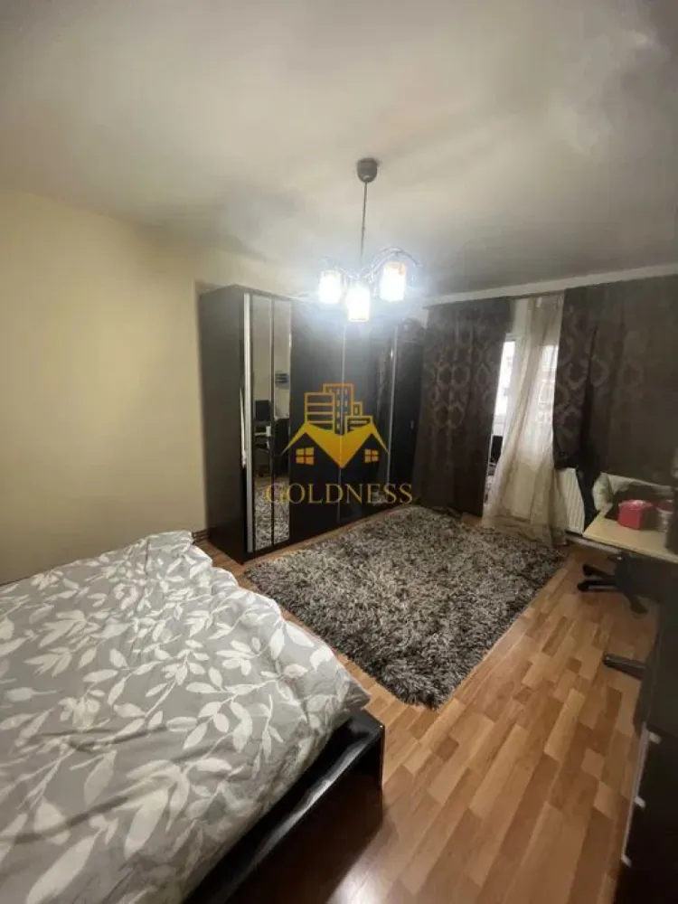 3 camere, Zorilor, Gheorghe Dima, UMF, Golden Tulip, Pet Friendly - GOLDNESS Imobiliare vă propune spre închiriere un apartament cu camere complet mobilat și utilat, la etajul într-un imobil de etaje, în Cartierul . Se află în apropierea stațiilor de transport în comun, magazine, restaurante, spații verzi, farmacii, etc. Apartamentul este compartimentat astfel: - 3 dormitoare, pat matrimonial, dresing, birou - bucatarie complet utilată și mobilată, loc de servit masa - baie cu cada, calorifer port prosop și dulap pentru depozitare. - balcon de 4 mp. Imobilul este dotat cu toate cele necesare- centrală proprie, frigider, aragaz, hotă, mașină de spălat haine, etc. Dacă sunteți interesați de acest apartament și doriți să îl vizionați, dar și pentru alte oferte nu ezitați să ne contactați telefonic sau prin e-mail. Vă stăm la dispoziție! Pentru intermediere se percepe un comision de 50% din prețul chiriei! }}