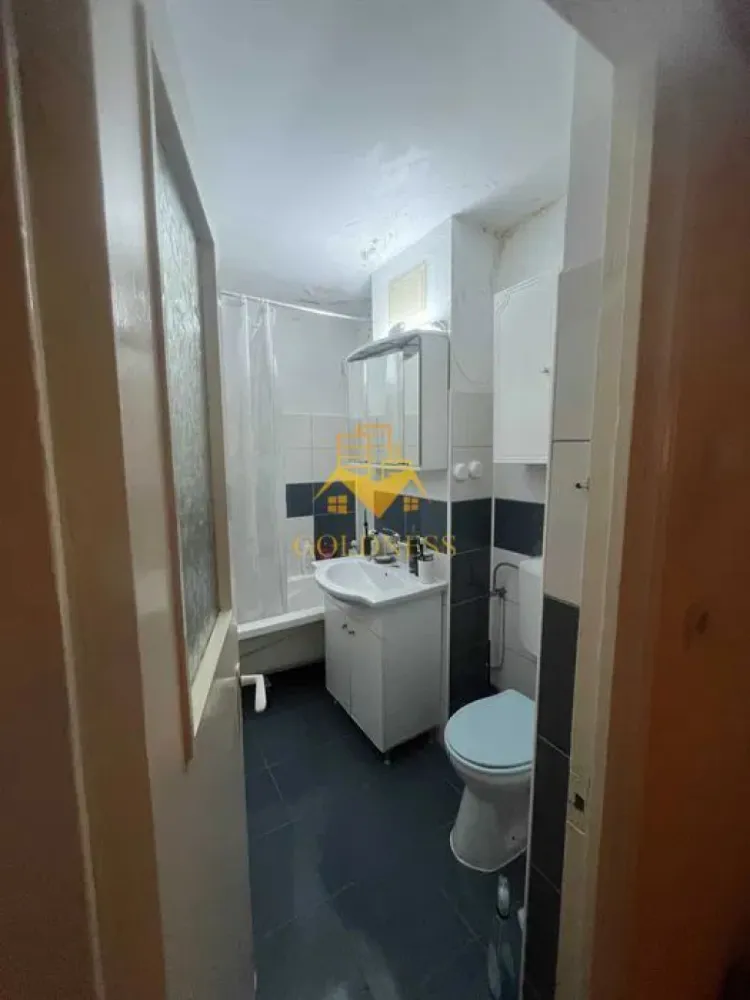 3 camere, Zorilor, Gheorghe Dima, UMF, Golden Tulip, Pet Friendly - GOLDNESS Imobiliare vă propune spre închiriere un apartament cu camere complet mobilat și utilat, la etajul într-un imobil de etaje, în Cartierul . Se află în apropierea stațiilor de transport în comun, magazine, restaurante, spații verzi, farmacii, etc. Apartamentul este compartimentat astfel: - 3 dormitoare, pat matrimonial, dresing, birou - bucatarie complet utilată și mobilată, loc de servit masa - baie cu cada, calorifer port prosop și dulap pentru depozitare. - balcon de 4 mp. Imobilul este dotat cu toate cele necesare- centrală proprie, frigider, aragaz, hotă, mașină de spălat haine, etc. Dacă sunteți interesați de acest apartament și doriți să îl vizionați, dar și pentru alte oferte nu ezitați să ne contactați telefonic sau prin e-mail. Vă stăm la dispoziție! Pentru intermediere se percepe un comision de 50% din prețul chiriei! }}