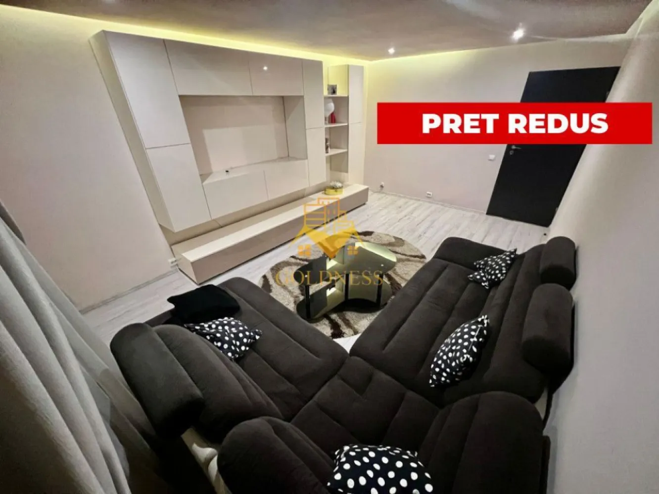 2 camere,decomandate,parcare,Intre Lacuri, zona Park Lake, Iulius Mall - GOLDNESS Imobiliare vă propune spre închiriere un apartament cu 3 camere complet mobilat și utilat, la etajul 3 într-un imobil de 3 etaje, în cartierul Intre Lacuri. Apartamentul este compartimentat astfel: - dormitor cu pat matrimonial, dressing, noptiere - dormitor cu canapea extensibila, spatiu pentru depozitare - bucatarie complet mobilata, utilata open space - baie cu cabina de dus, calorifer port prosop inox și dulap pentru depozitare. Imobilul este dotat cu toate cele necesare- centrală proprie, mașină de spălat haine, frigider, plită electrică, hotă, TV, etc. Se află în apropierea stațiilor de transport în comun, magazine, restaurante, spații verzi, farmacii, etc. Dispune de loc de parcare! Dacă sunteți interesați de acest apartament și doriți să îl vizionați, dar și pentru alte oferte sau detalii nu ezitați să ne contactați telefonic sau prin e-mail - goldnessimobiliare@gmail.com. Vă stăm la dispoziție! }}