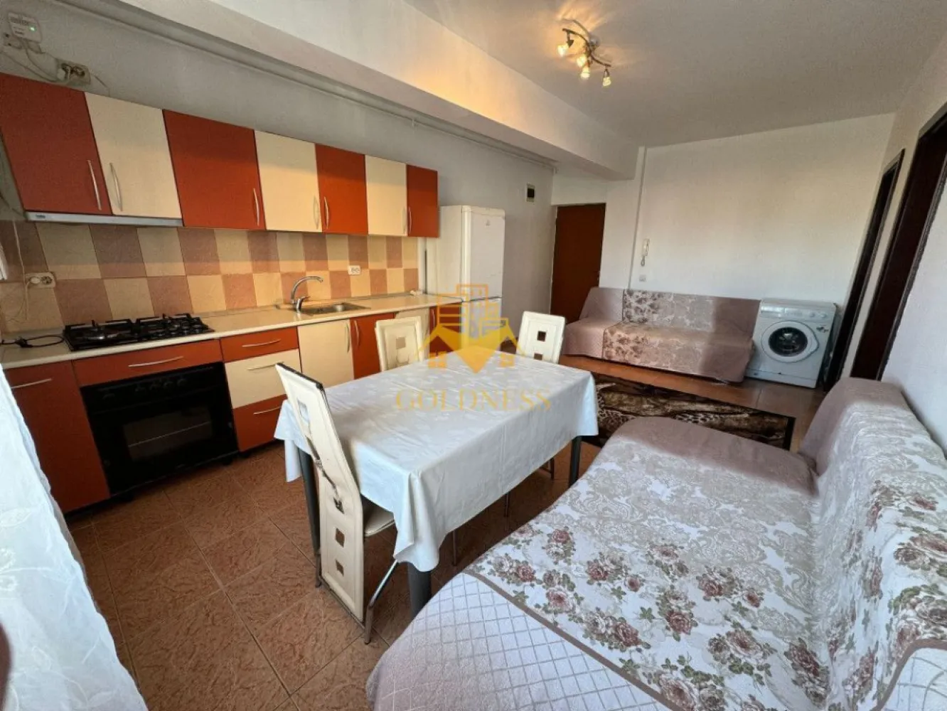 2 camere, modern,parcare,Calea Turzii zona Leroy Merlin, Petrom, Skoda - GOLDNESS Imobiliare vă propune spre închiriere un apartament cu 2 camere complet mobilat și utilat, la etajul 1 într-un imobil de 6 etaje, în cartierul Calea Turzii. Apartamentul este compartimentat astfel: - dormitor cu pat matrimonial, dressing, noptiere - living cu bucatarie open-space complet utilată, canapea extensibilă, loc de servit masa - baie cu cada, calorifer port prosop inox și dulap pentru depozitare. Imobilul este dotat cu toate cele necesare- centrală proprie, mașină de spălat haine, frigider, plită electrică, hotă, etc. Se află în apropierea stațiilor de transport în comun, magazine, restaurante, spații verzi, farmacii, etc. Dispune de parcare ! Dacă sunteți interesați de acest apartament și doriți să îl vizionați, dar și pentru alte oferte sau detalii nu ezitați să ne contactați telefonic sau prin e-mail. Vă stăm la dispoziție! }}