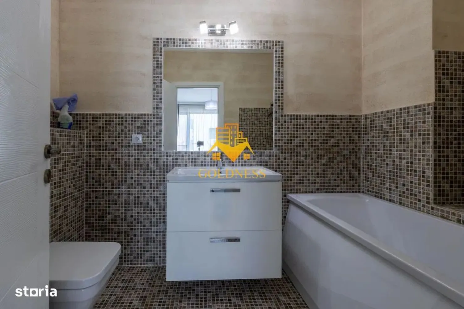 3 camere,lux,parcare, bloc nou, 2 bai, Vivido zona FSEGA, Iulius Mall - GOLDNESS Imobiliare vă propune spre închiriere un apartament cu 3 camere complet mobilat și utilat, la etajul 5 într-un imobil de 6 etaje, în cartierul Gheorgheni. Apartamentul este compartimentat astfel: La pretul afisat se adauga TVA de 19% ! - dormitor cu pat matrimonial, dressing, noptiere - dormitor cu pat matrimonial, spatiu pentru depozitare - living cu bucatarie open-space complet utilată, loc de servit masa, se pune canapea la cerere. - baie cu cabina de dus, calorifer port prosop inox și dulap pentru depozitare. - baie cu cada, calorifer port prosop inox și dulap pentru depozitare. - terasa 10 mp Imobilul este dotat cu toate cele necesare- centrală proprie, mașină de spălat haine, frigider, plită electrică, hotă, etc. Se află în apropierea stațiilor de transport în comun, magazine, restaurante, spații verzi, farmacii, etc. Dispune de loc de parcare subterana! Dacă sunteți interesați de acest apartament și doriți să îl vizionați, dar și pentru alte oferte sau detalii nu ezitați să ne contactați telefonic sau prin e-mail - . Vă stăm la dispoziție! }}