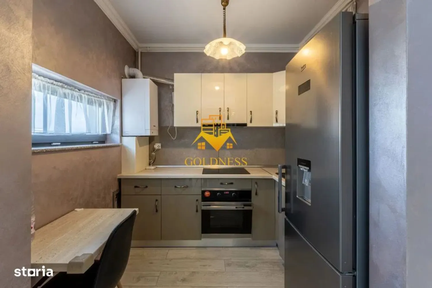 3 camere,lux,parcare, bloc nou, 2 bai, Vivido zona FSEGA, Iulius Mall - GOLDNESS Imobiliare vă propune spre închiriere un apartament cu 3 camere complet mobilat și utilat, la etajul 5 într-un imobil de 6 etaje, în cartierul Gheorgheni. Apartamentul este compartimentat astfel: La pretul afisat se adauga TVA de 19% ! - dormitor cu pat matrimonial, dressing, noptiere - dormitor cu pat matrimonial, spatiu pentru depozitare - living cu bucatarie open-space complet utilată, loc de servit masa, se pune canapea la cerere. - baie cu cabina de dus, calorifer port prosop inox și dulap pentru depozitare. - baie cu cada, calorifer port prosop inox și dulap pentru depozitare. - terasa 10 mp Imobilul este dotat cu toate cele necesare- centrală proprie, mașină de spălat haine, frigider, plită electrică, hotă, etc. Se află în apropierea stațiilor de transport în comun, magazine, restaurante, spații verzi, farmacii, etc. Dispune de loc de parcare subterana! Dacă sunteți interesați de acest apartament și doriți să îl vizionați, dar și pentru alte oferte sau detalii nu ezitați să ne contactați telefonic sau prin e-mail - . Vă stăm la dispoziție! }}