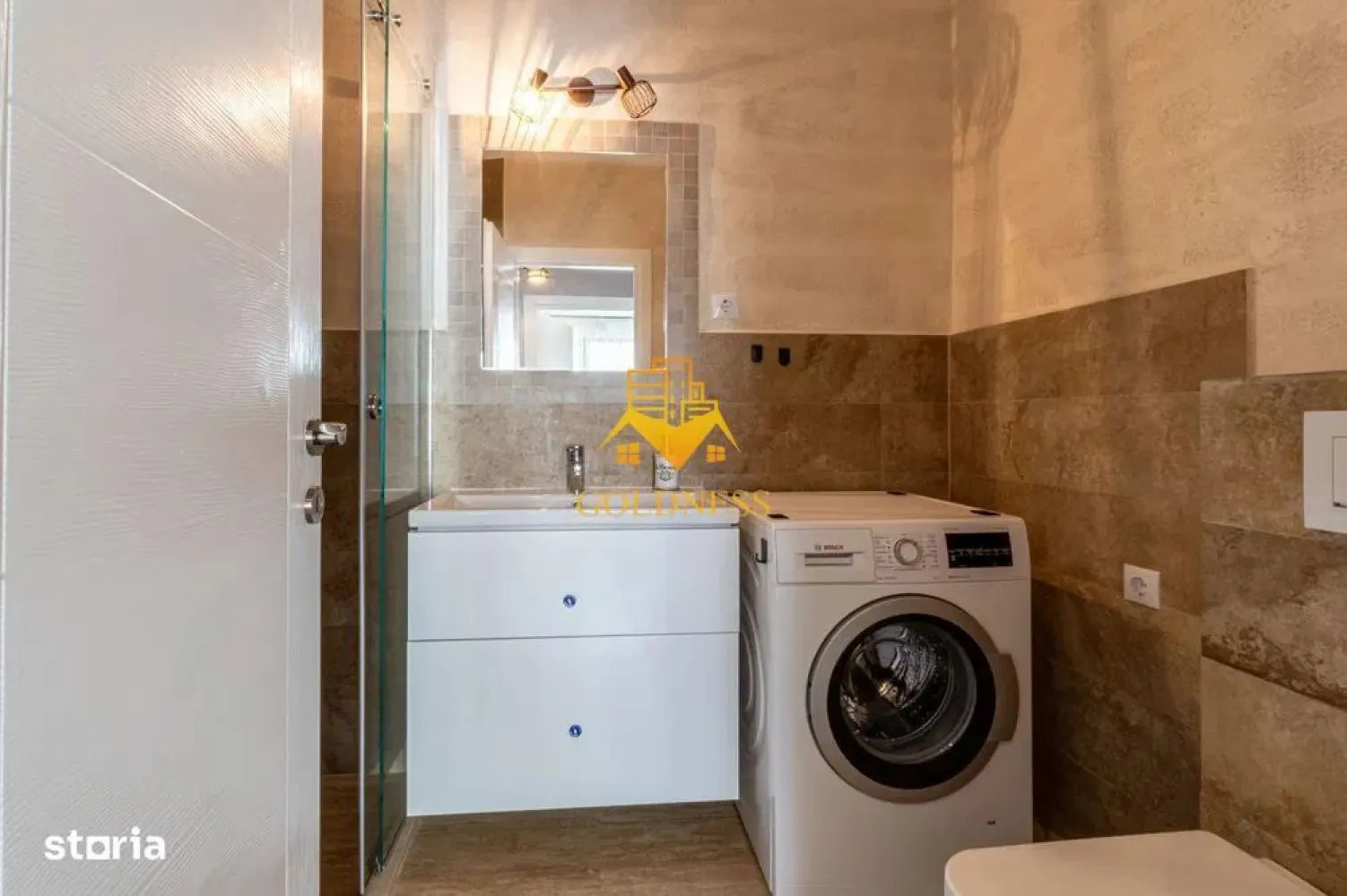 3 camere,lux,parcare, bloc nou, 2 bai, Vivido zona FSEGA, Iulius Mall - GOLDNESS Imobiliare vă propune spre închiriere un apartament cu 3 camere complet mobilat și utilat, la etajul 5 într-un imobil de 6 etaje, în cartierul Gheorgheni. Apartamentul este compartimentat astfel: La pretul afisat se adauga TVA de 19% ! - dormitor cu pat matrimonial, dressing, noptiere - dormitor cu pat matrimonial, spatiu pentru depozitare - living cu bucatarie open-space complet utilată, loc de servit masa, se pune canapea la cerere. - baie cu cabina de dus, calorifer port prosop inox și dulap pentru depozitare. - baie cu cada, calorifer port prosop inox și dulap pentru depozitare. - terasa 10 mp Imobilul este dotat cu toate cele necesare- centrală proprie, mașină de spălat haine, frigider, plită electrică, hotă, etc. Se află în apropierea stațiilor de transport în comun, magazine, restaurante, spații verzi, farmacii, etc. Dispune de loc de parcare subterana! Dacă sunteți interesați de acest apartament și doriți să îl vizionați, dar și pentru alte oferte sau detalii nu ezitați să ne contactați telefonic sau prin e-mail - . Vă stăm la dispoziție! }}