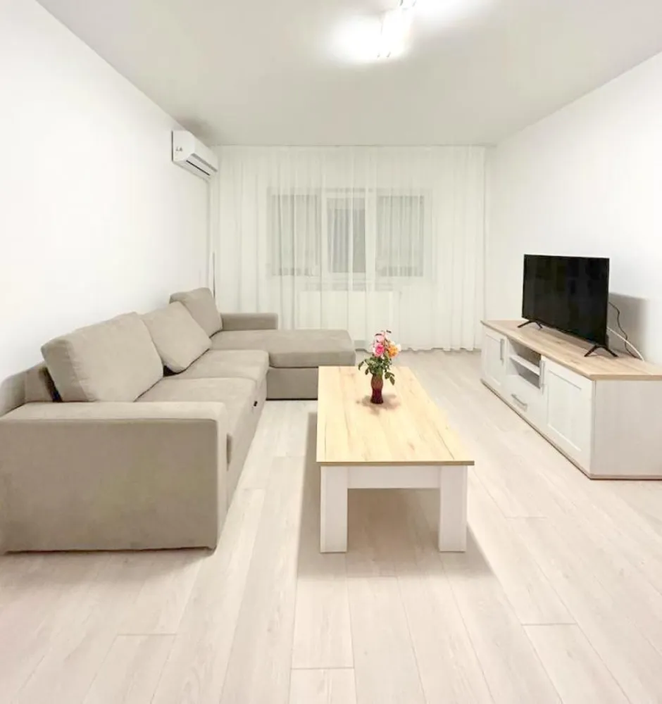 Apartament de închiriat - 2 camere , str Nae Leonard - IC FRIMU - Descoperă confortul pentru tine și familia ta într-un apartament deosebit, situat în inima cartierului IC FRIMU! Detalii proprietate: Tip: Apartament cu 2 camere, decomandat Suprafață: 54 mp Etaj: 1 (din 4 nivele) Construcție: Clădire datată în 1986, recent renovată pentru a-ți oferi un spațiu modern și primitor Mobilat și utilat complet: centrală termică, aer condiționat, mobilier de calitate și electrocasnice moderne Locație privilegiată: Lângă Școala nr. 12 și LIDL, în apropiere de magazine non-stop, farmacii și alte facilități Parcarea este asigurată, iar mijloacele de transport în comun sunt disponibile chiar lângă locație Oferta: Închiriere pe termen lung pentru €500 Opțiune pentru perioade mai scurte (minim 6 luni) la €550 Detalii suplimentare: Oferta exclusivă Mag Invest La semnarea contractului se solicită: chirie, garanție și comisionul agenției Nu rata ocazia de a locui într-un apartament confortabil, într-o zonă excelentă! Pentru vizionări și informații, contactează-ne la telefon 0746.252.252. Mag Invest – Partenerul tău de încredere în imobiliare! }}