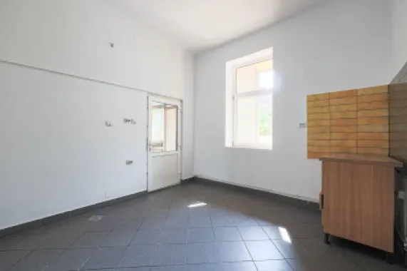 Locație excelentă: Spațiu comercial Reprezentanță sau Închiriere.